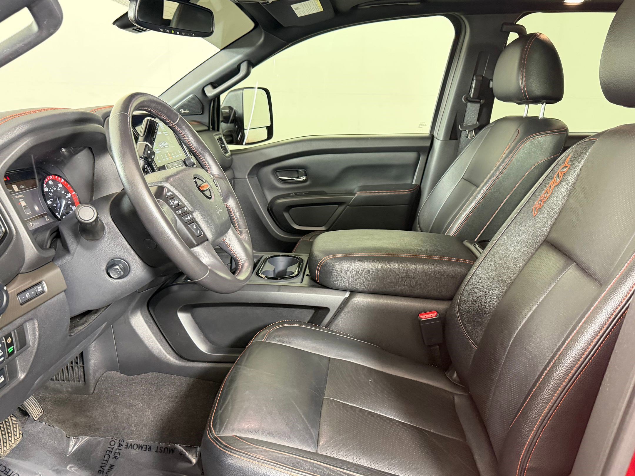 Titan PRO-4X Truck Crew Cab
