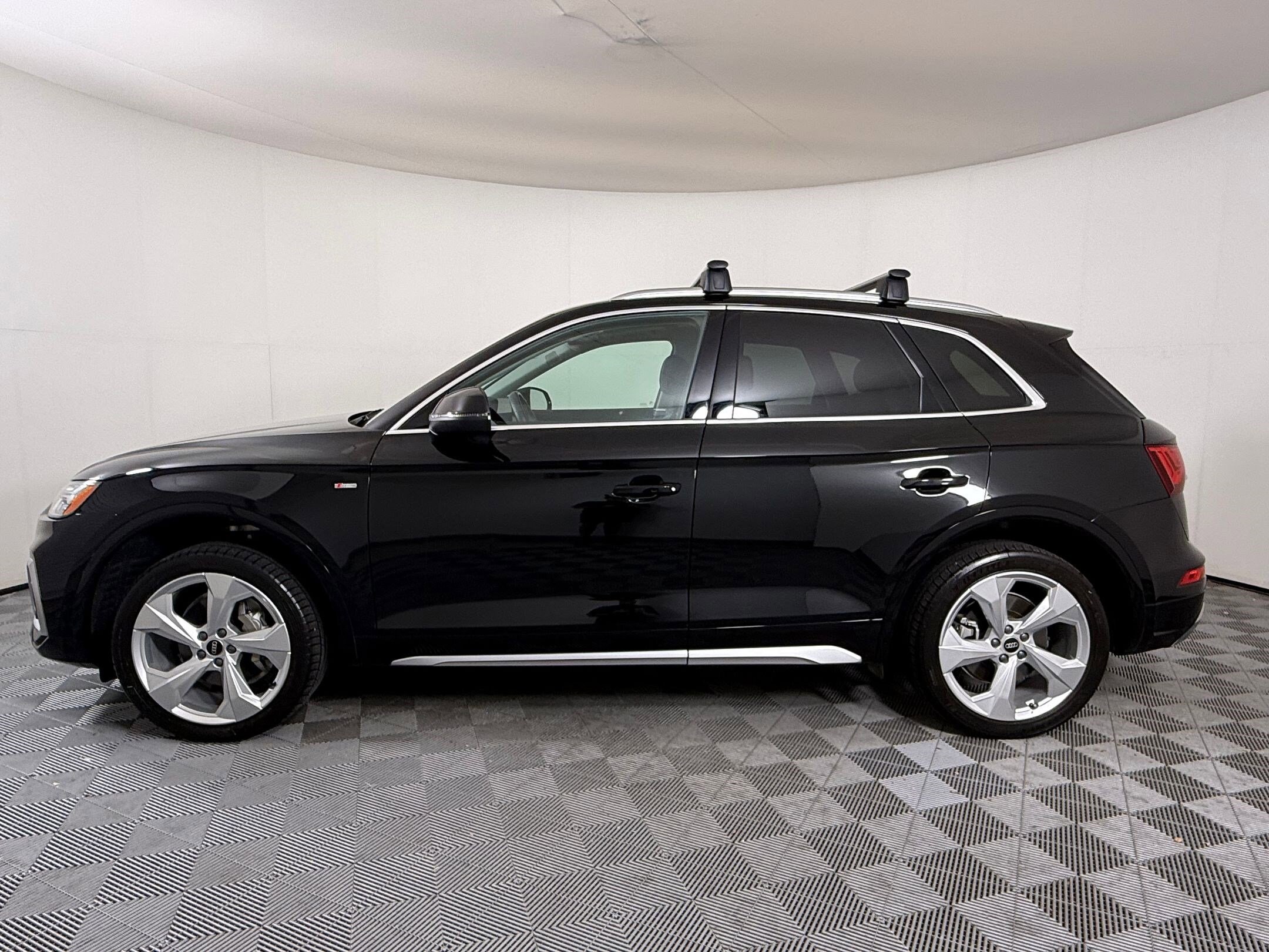 2022 Audi Q5 S line Premium Plus photo 2