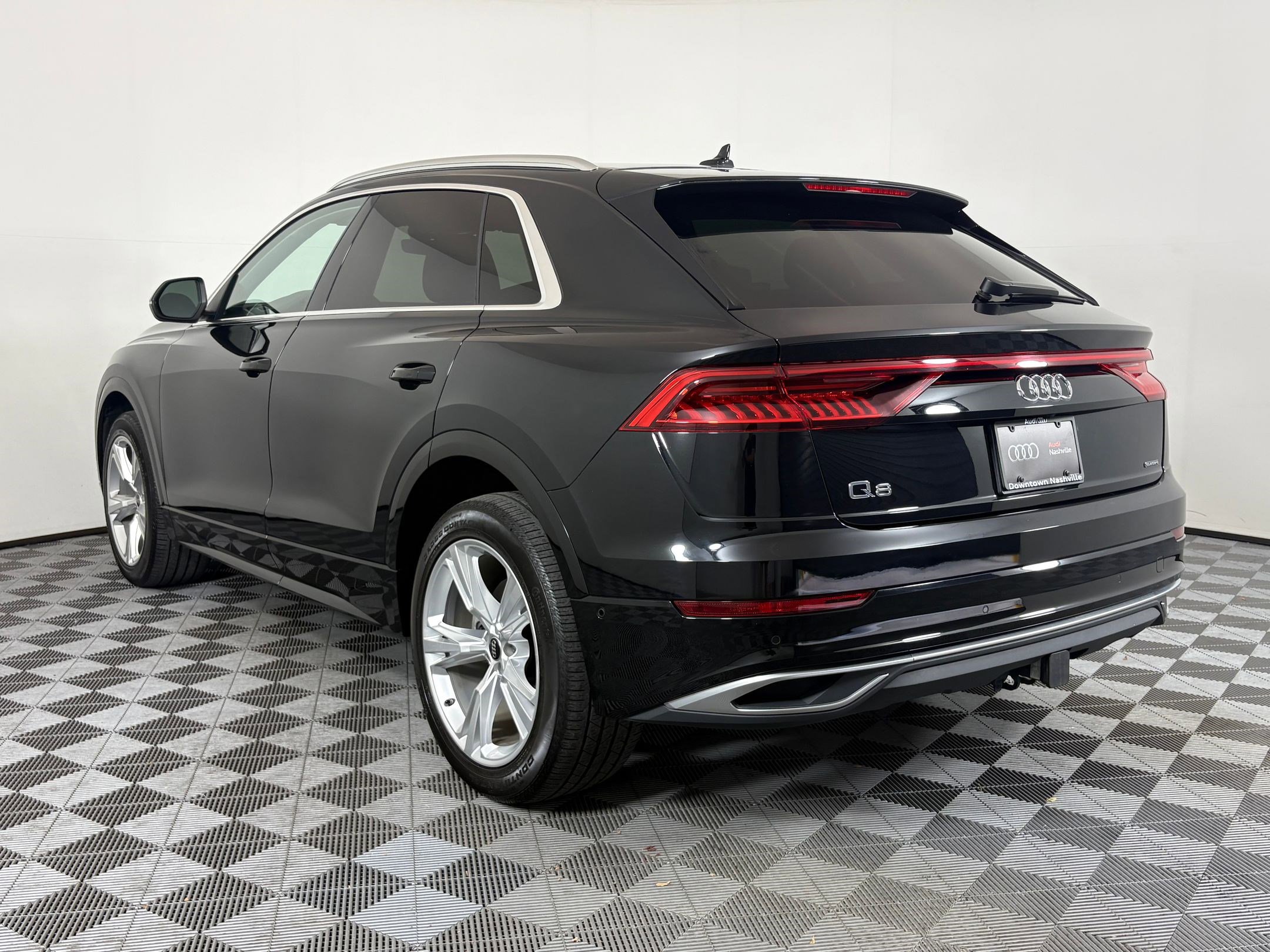 2022 Audi Q8 55 Premium Plus photo 2