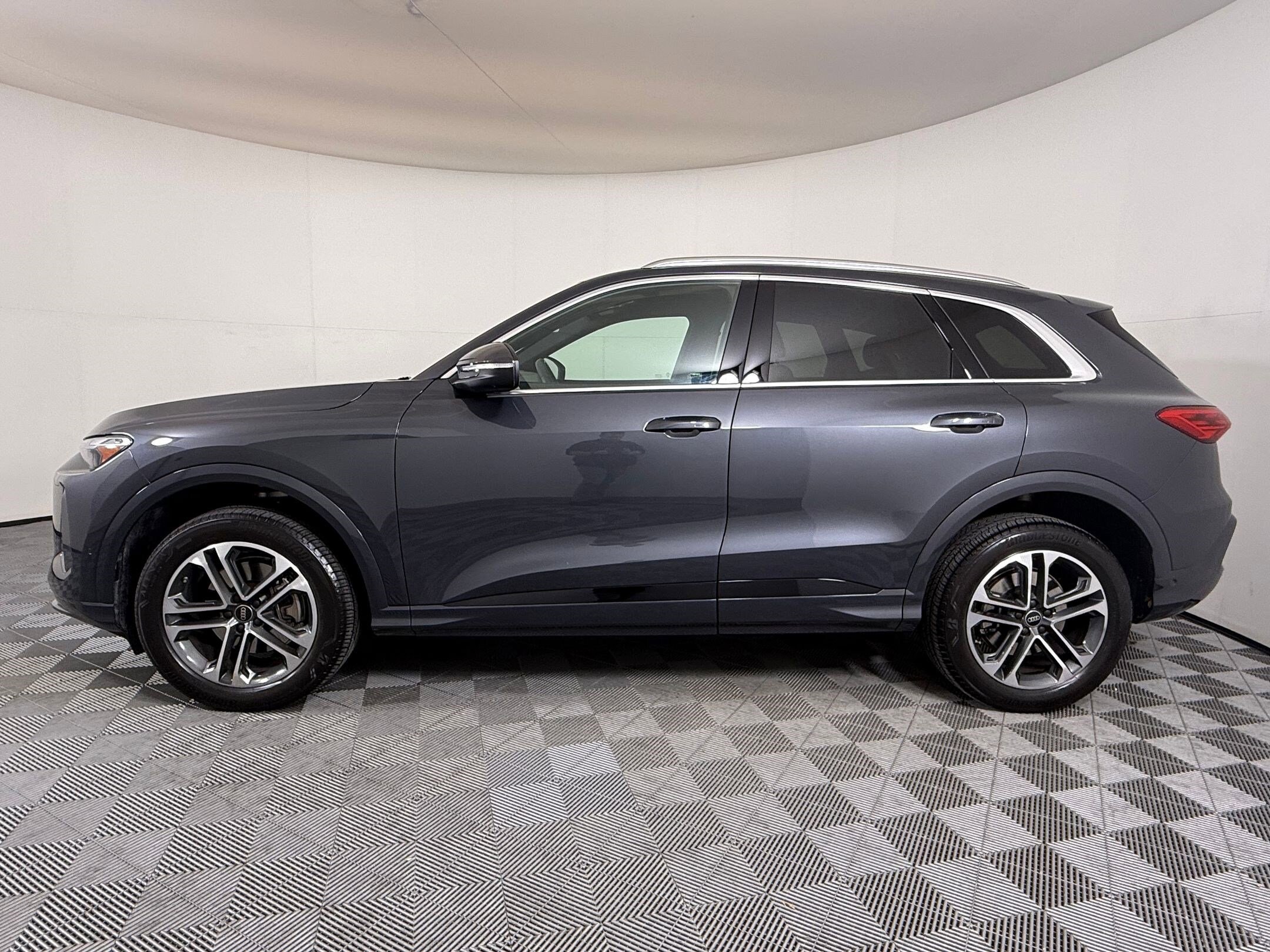 2025 Audi Q5 2.0T Premium photo 2