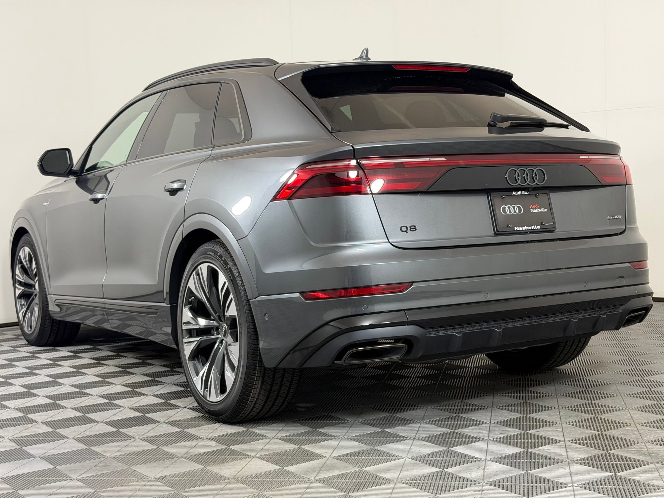 Q8 Premium Plus SUV