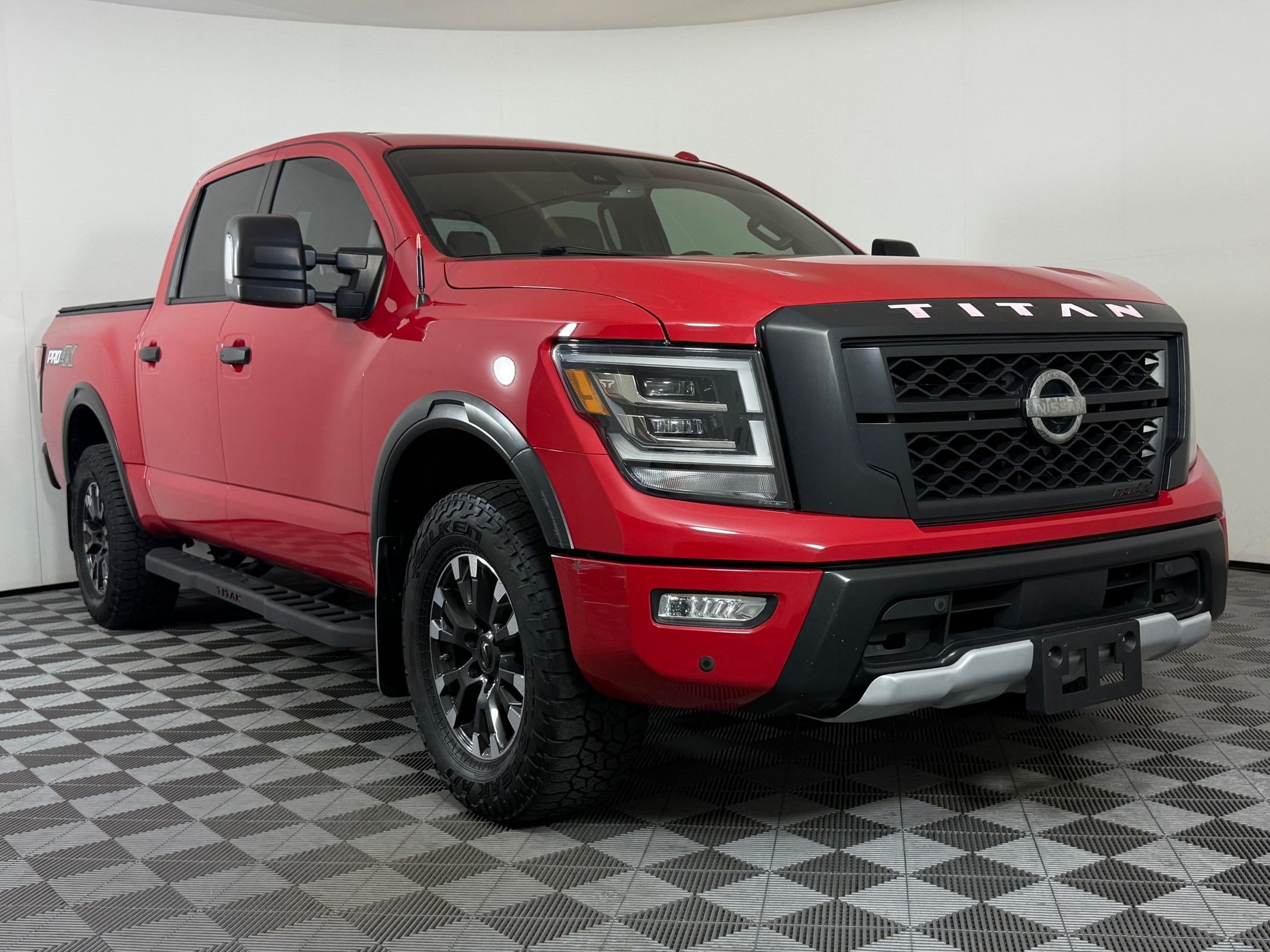 Titan PRO-4X Truck Crew Cab