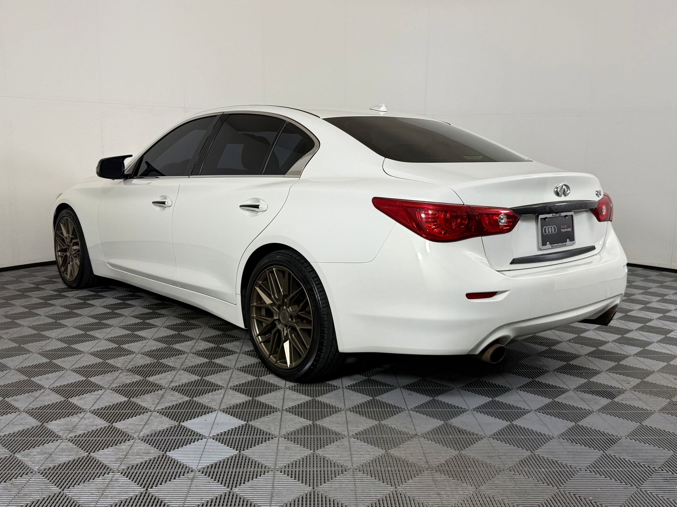 2015 Infiniti Q50 Premium photo 3