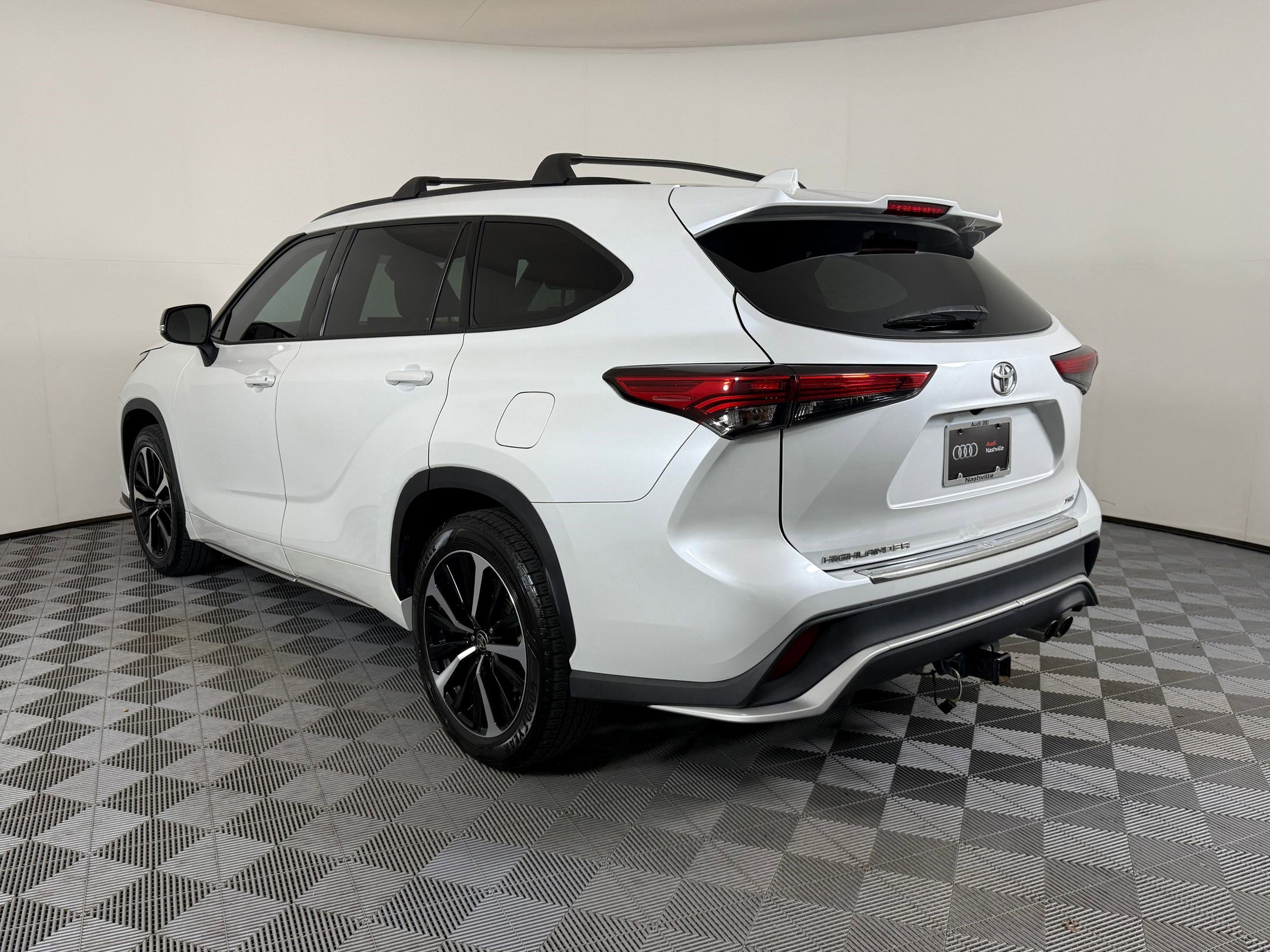 2022 Toyota Highlander XSE photo 2