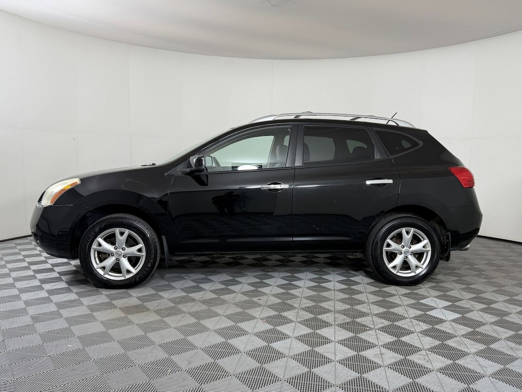 2010 Nissan Rogue SL photo 2