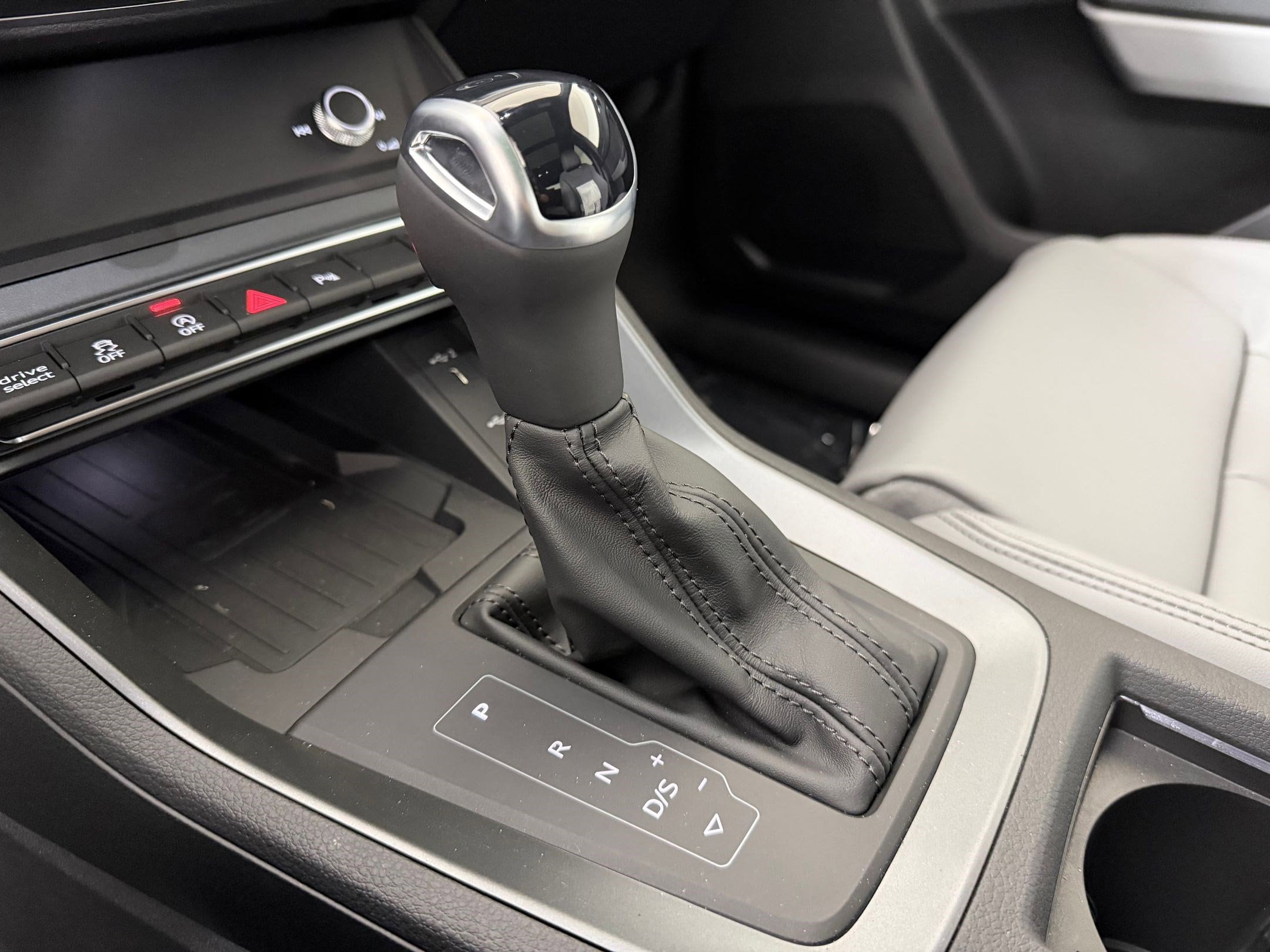 2025 Audi Q3 S Line Premium - Photo 17