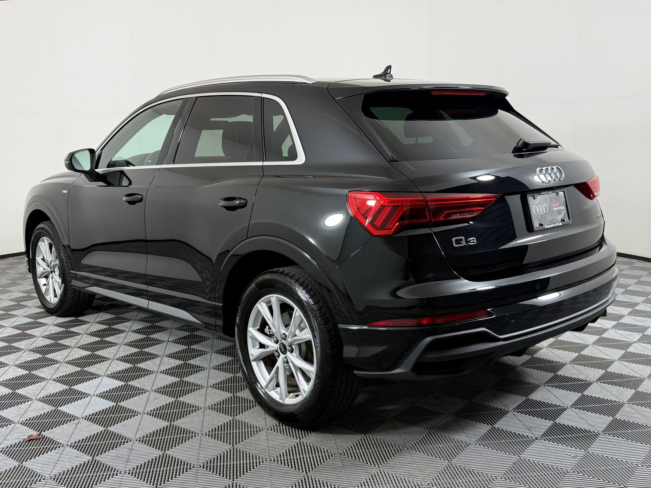 2025 Audi Q3 S line Premium Plus photo 3