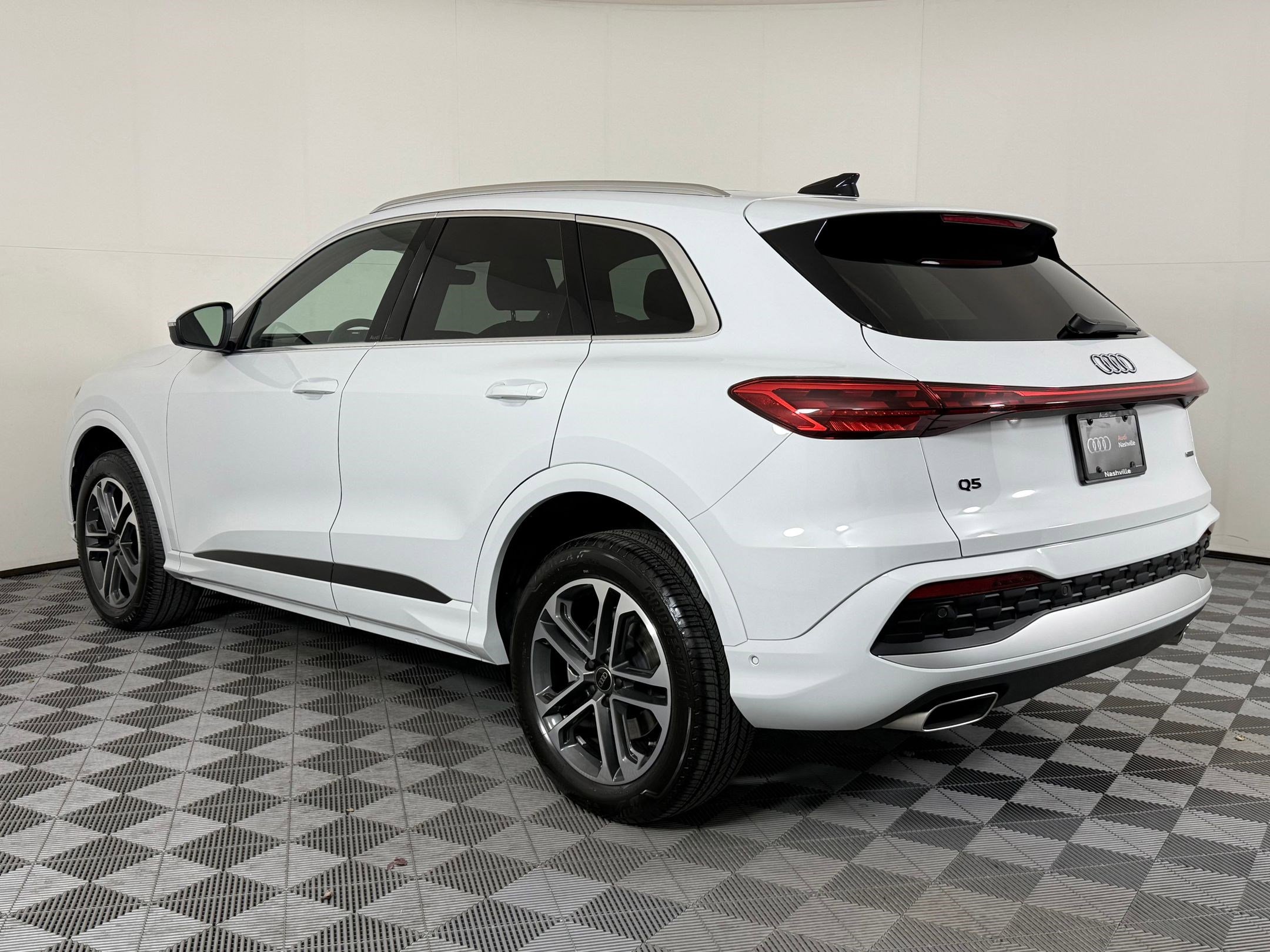 2025 Audi Q5 2.0T Premium Plus photo 3