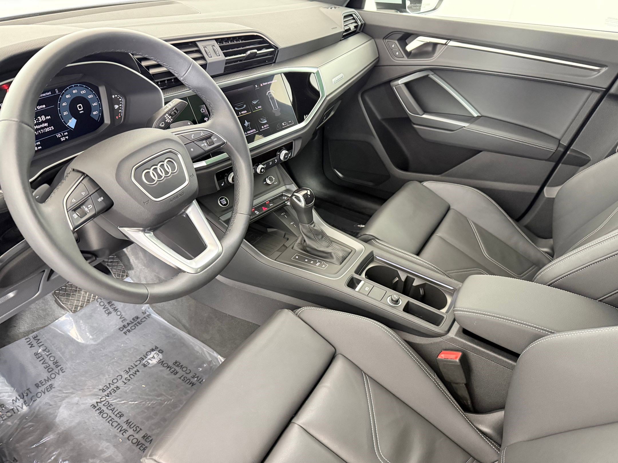 2025 Audi Q3 45 TFSI S line Premium photo 4
