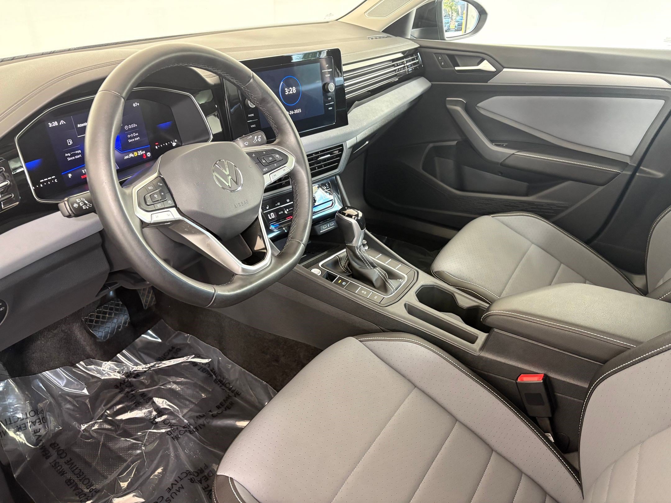 2025 Volkswagen Jetta SE photo 4