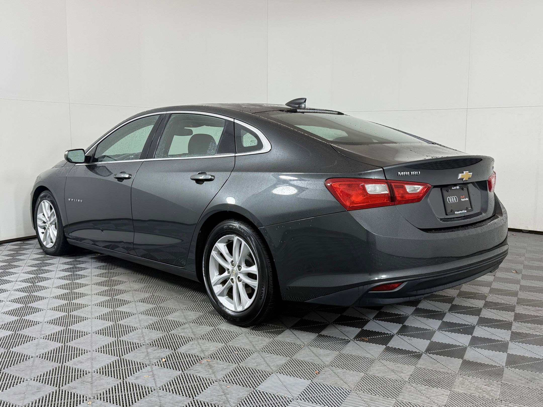 2017 Chevrolet Malibu 1LT photo 3