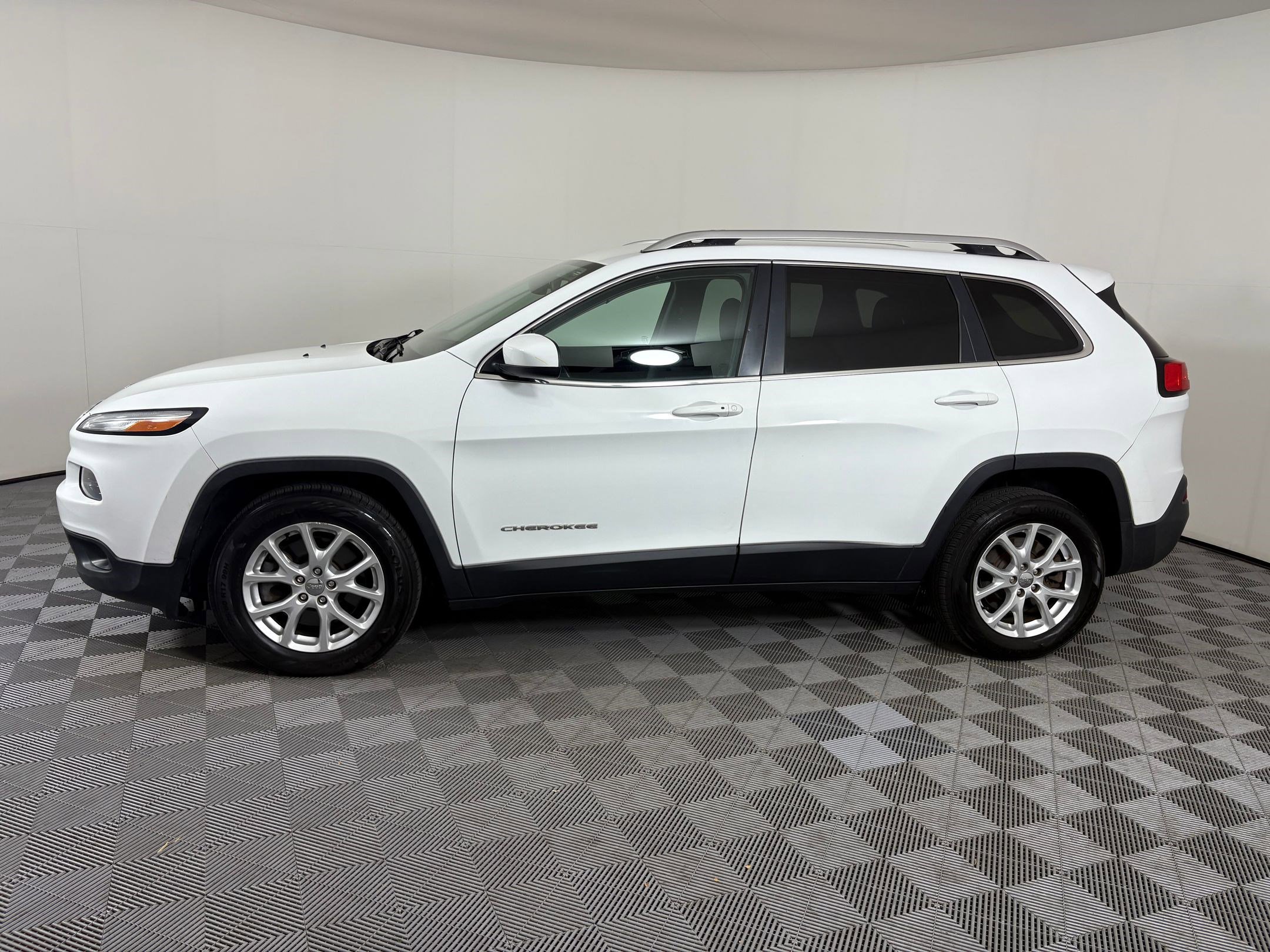 2015 Jeep Cherokee Latitude photo 2