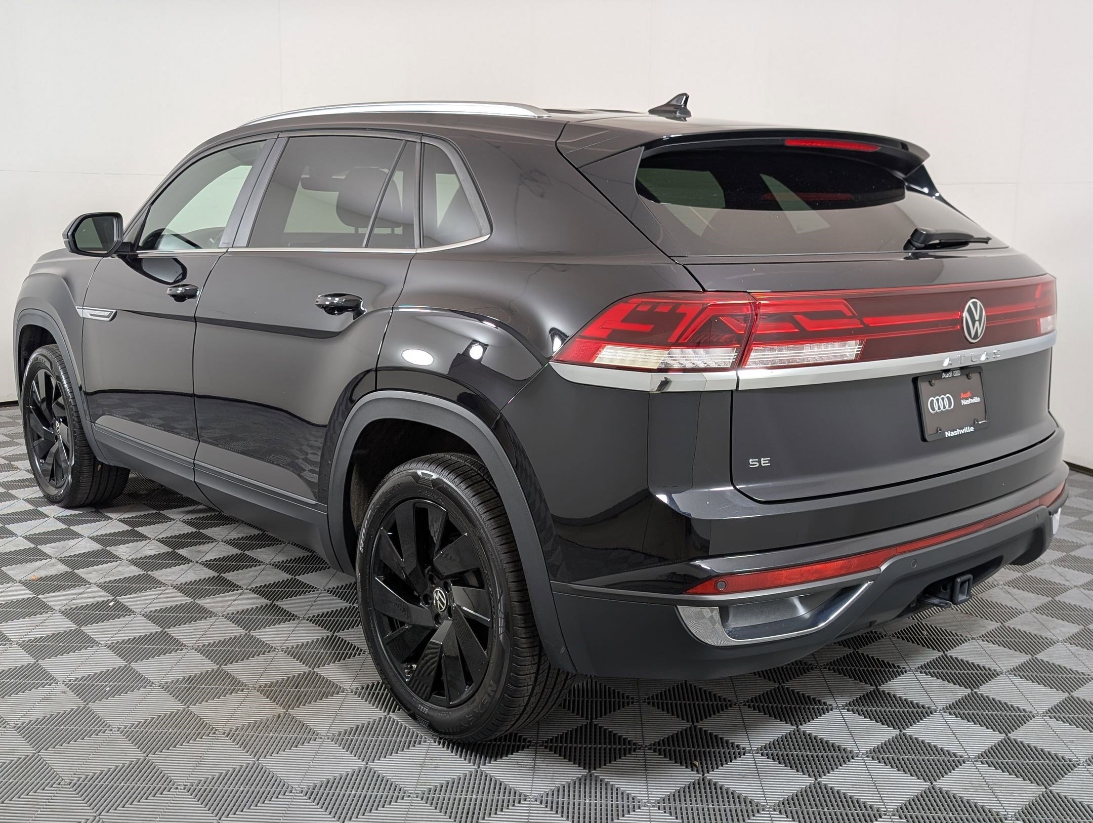 2025 Volkswagen Atlas Cross Sport SE Technology photo 3
