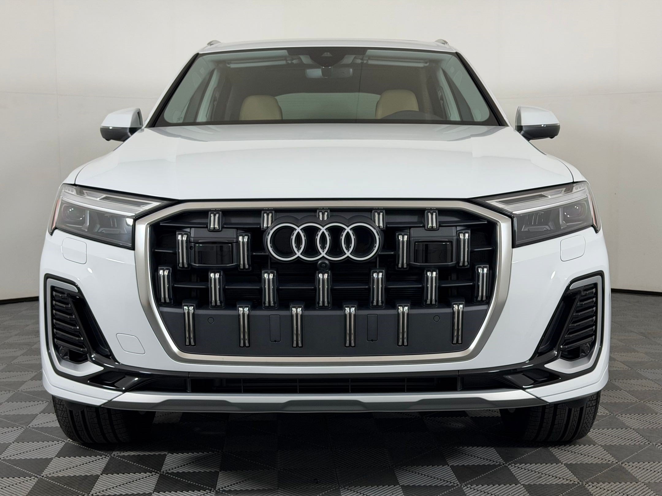 Q7 Premium Plus SUV