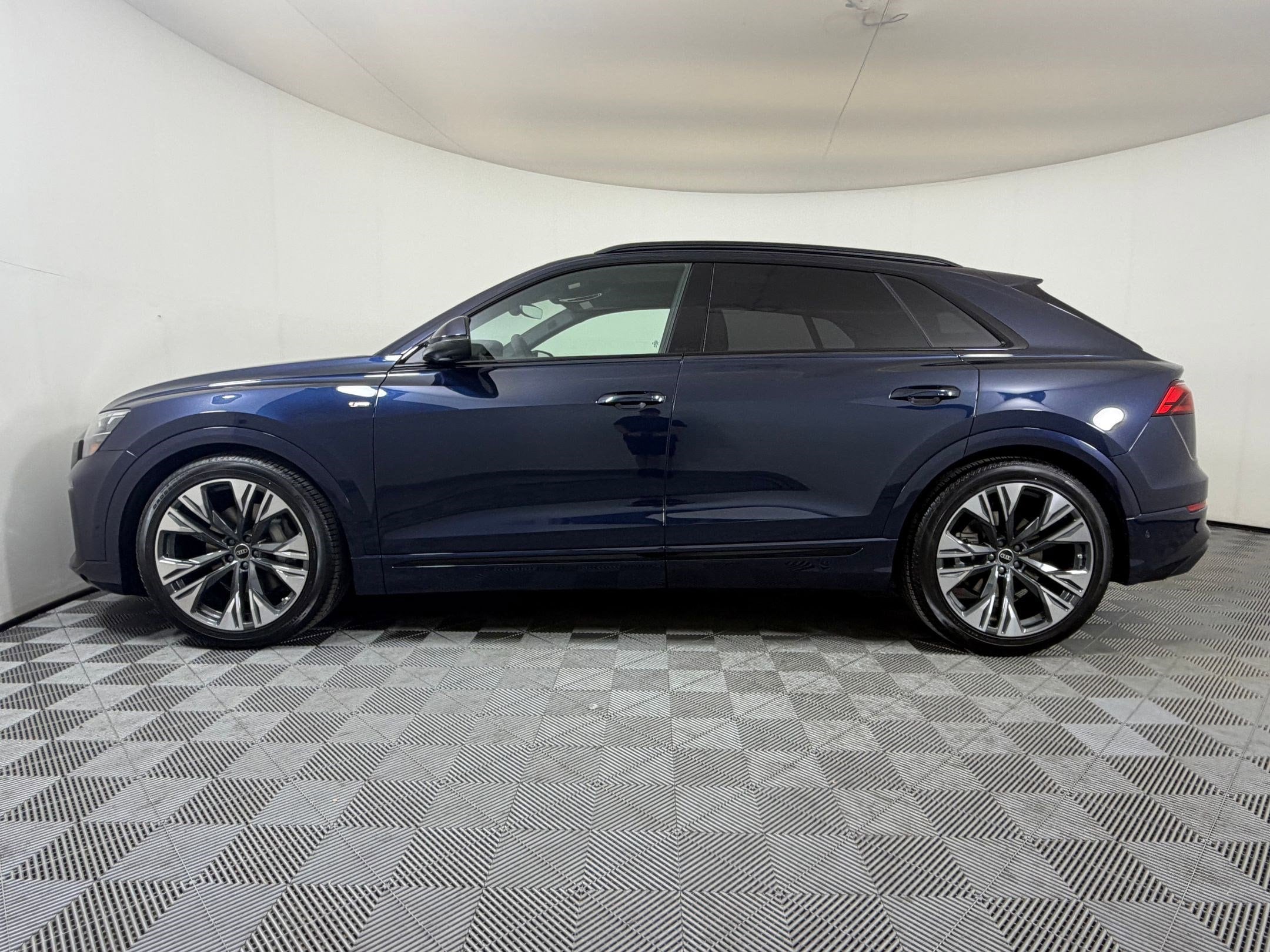 Q8 Premium Plus SUV