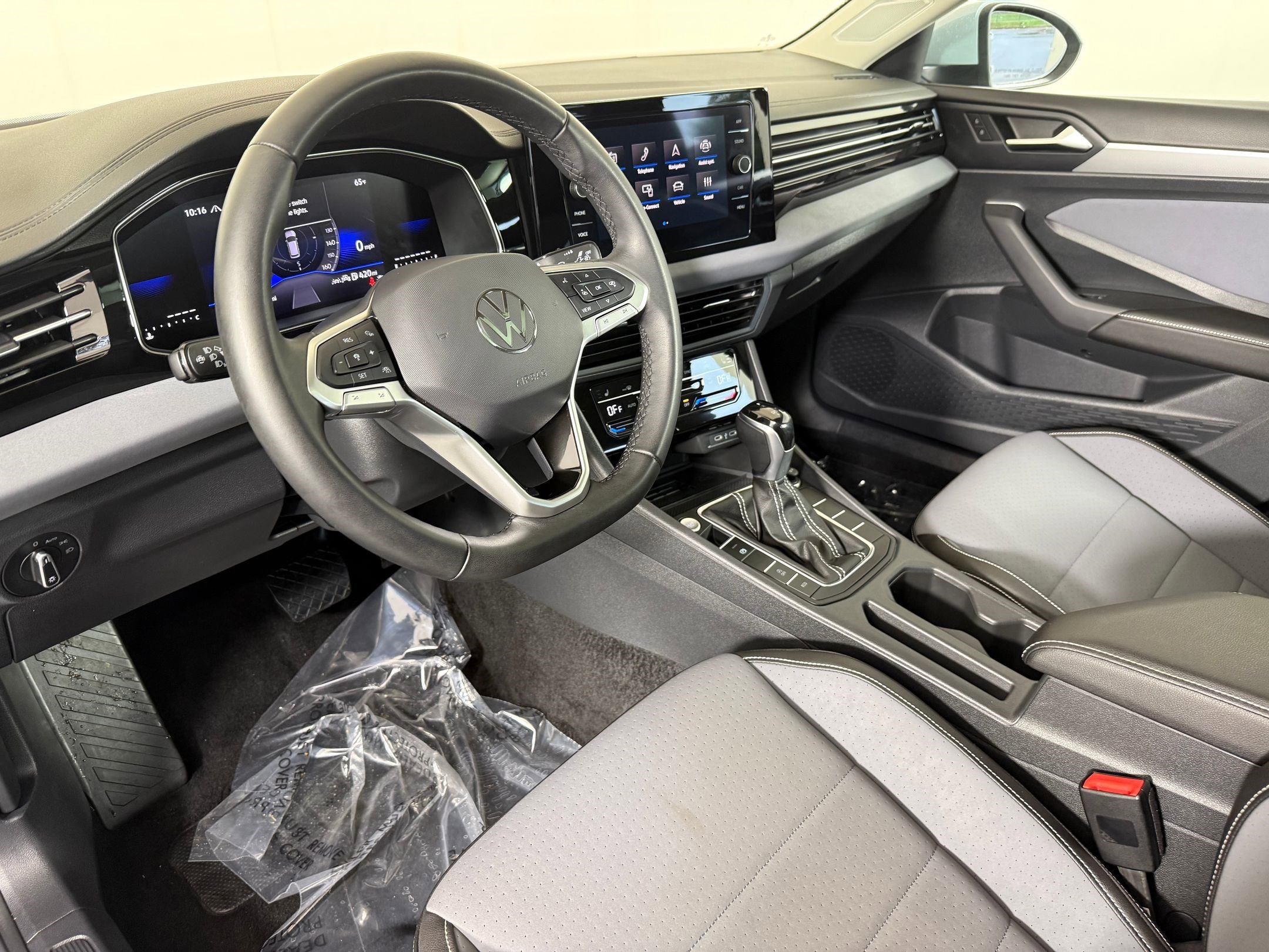 2025 Volkswagen Jetta SE photo 4