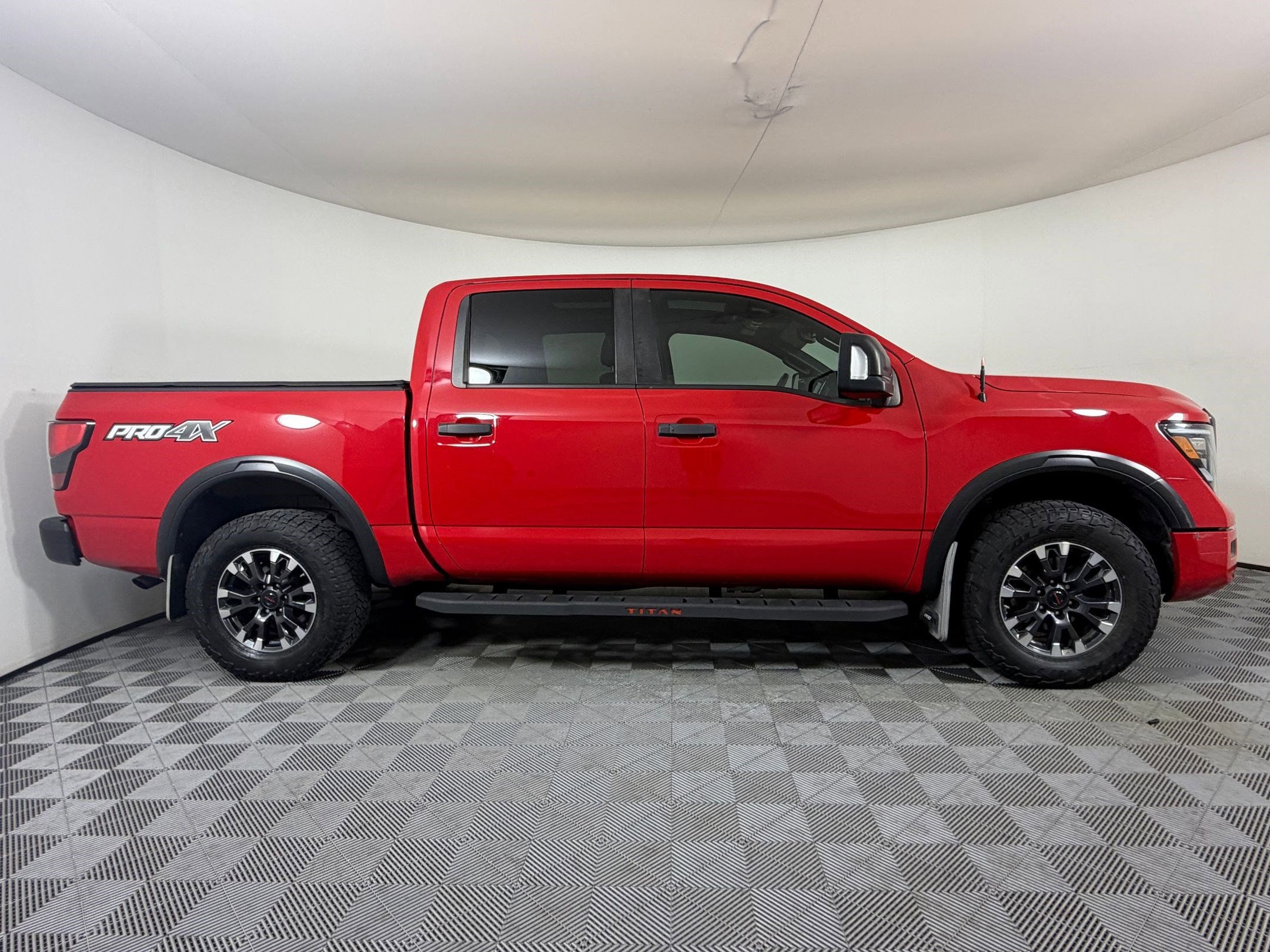 Titan PRO-4X Truck Crew Cab
