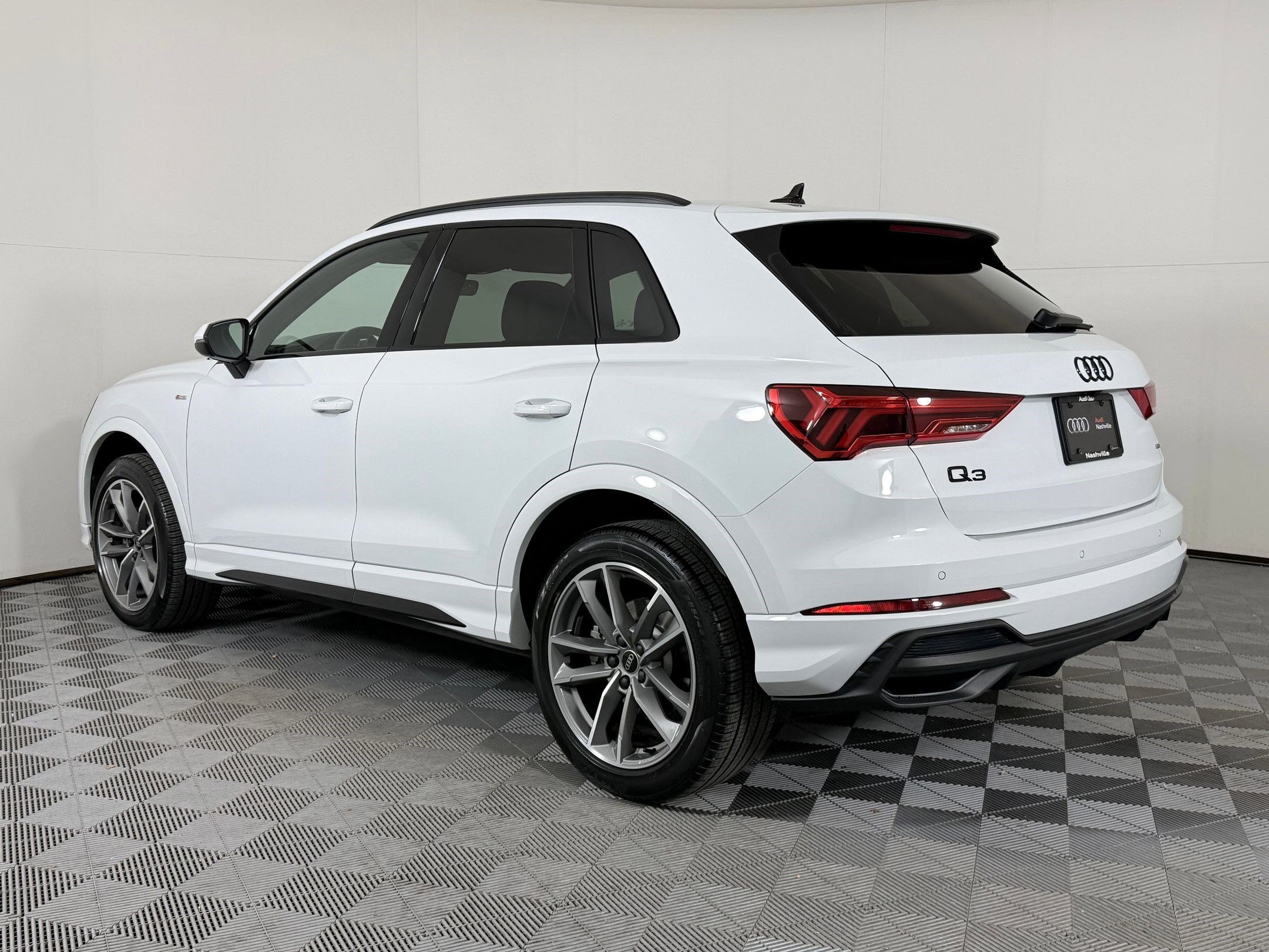 2025 Audi Q3 45 TFSI S line Premium photo 3