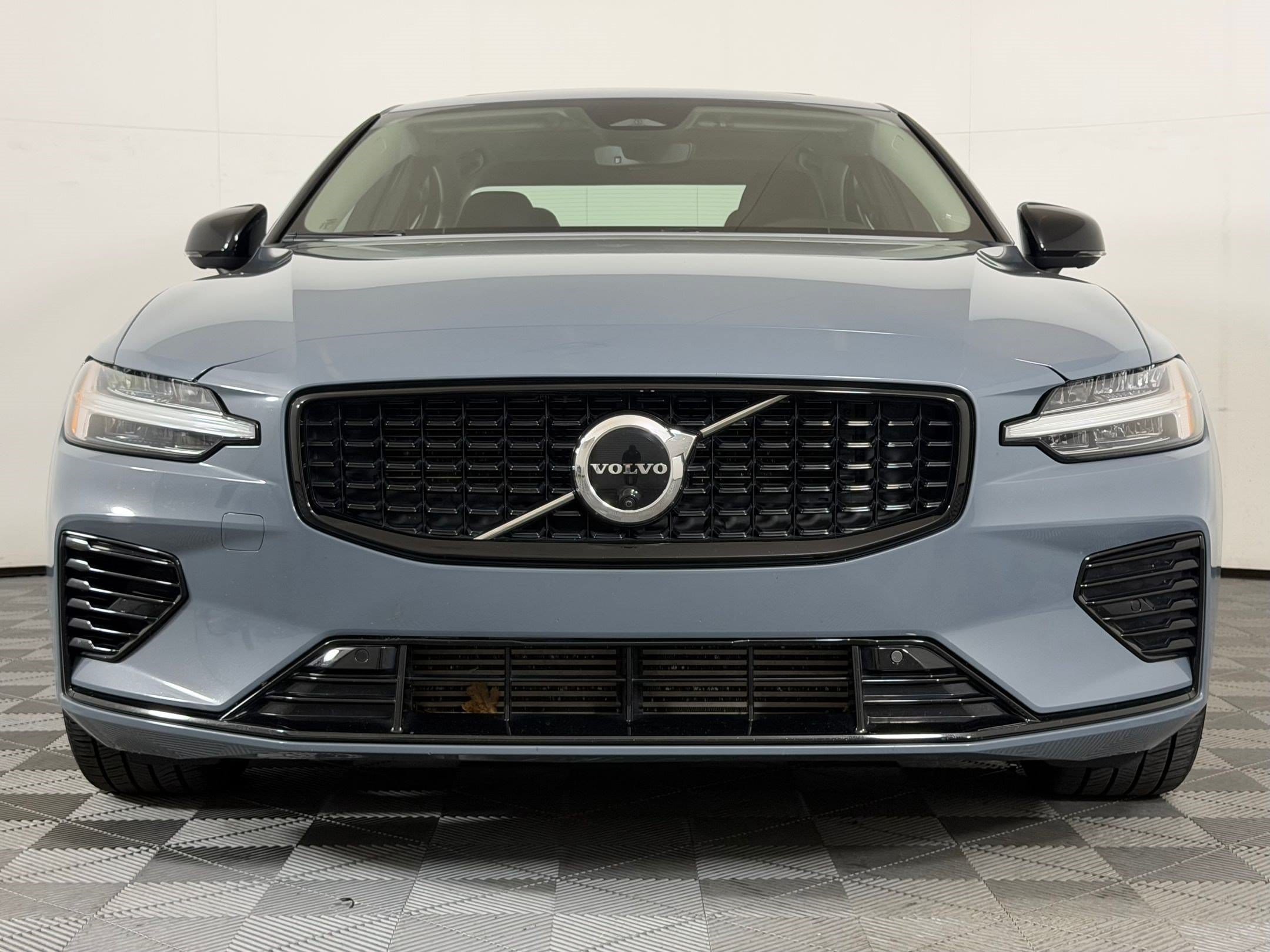 S60 Recharge Plug-In Hybrid Plus Dark Theme Sedan