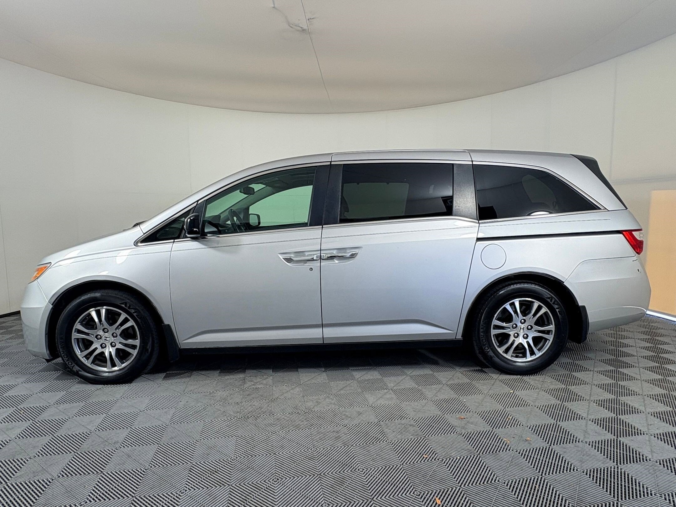 2013 Honda Odyssey EX-L photo 2
