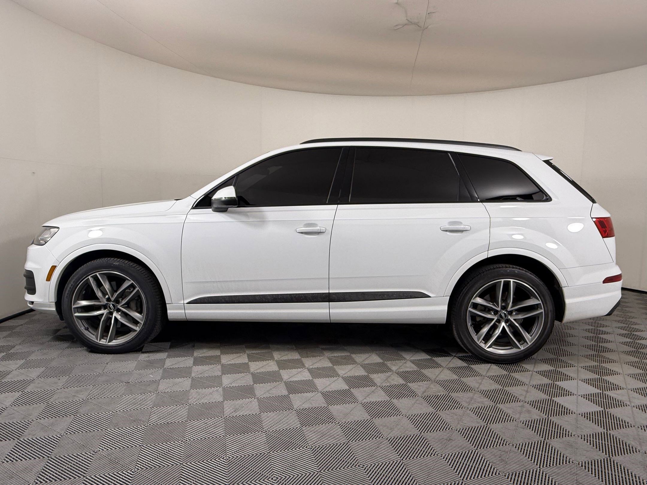 Used 2018 Audi Q7 Prestige with VIN WA1VAAF70JD019200 for sale in Brentwood, TN