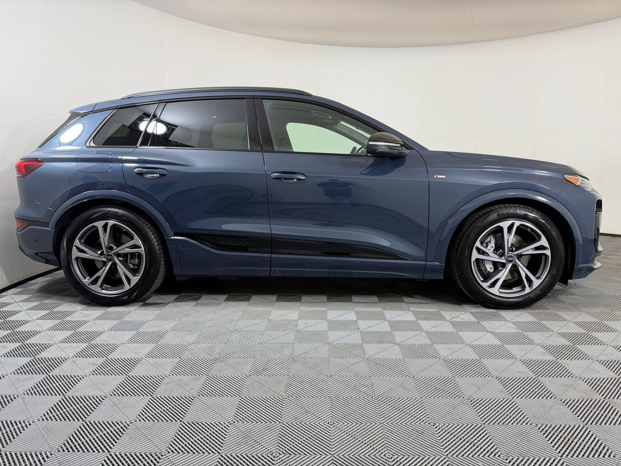 Q6 E-tron Prestige SUV
