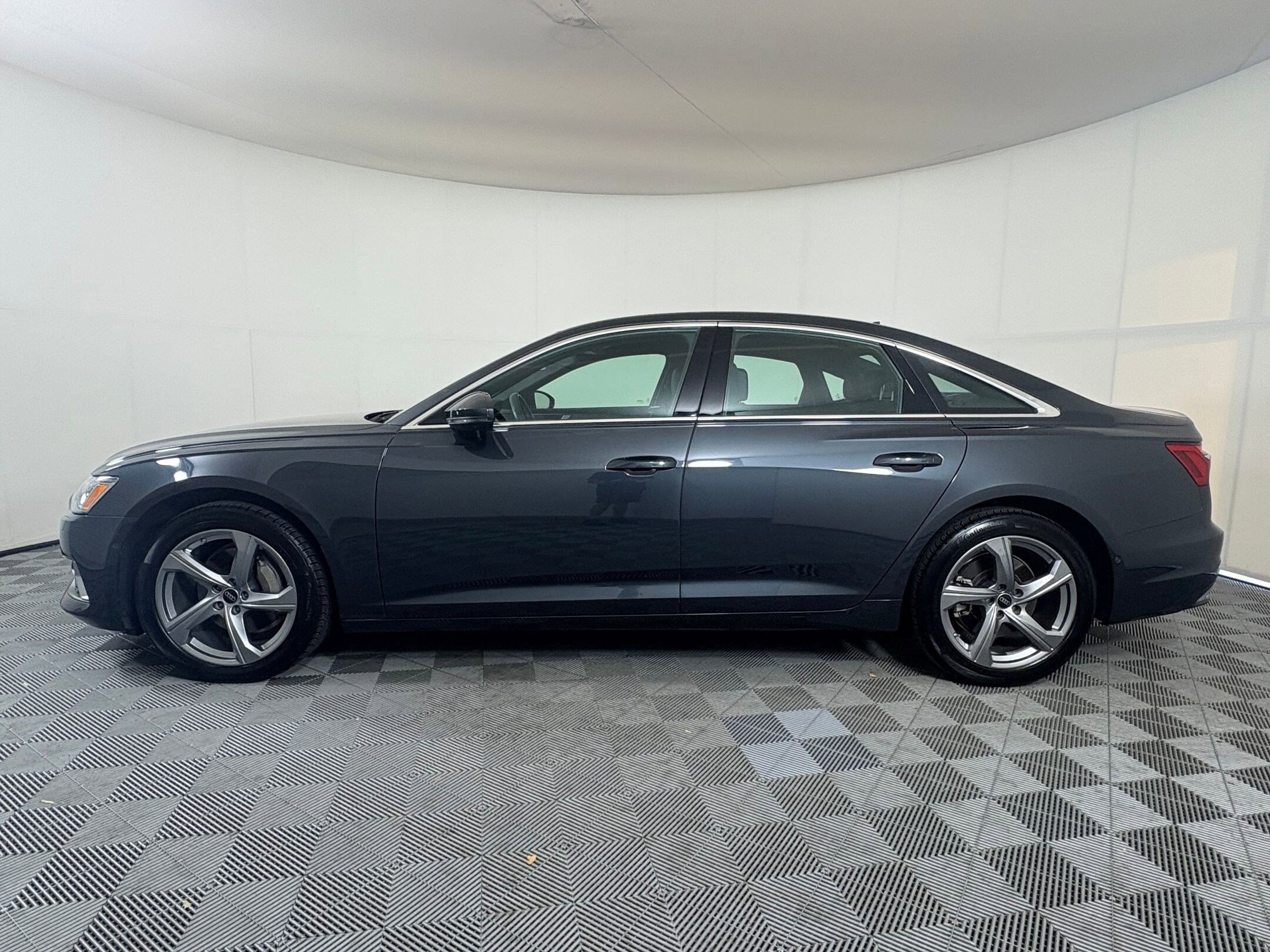 2024 Audi A6 Quattro Premium Plus photo 2