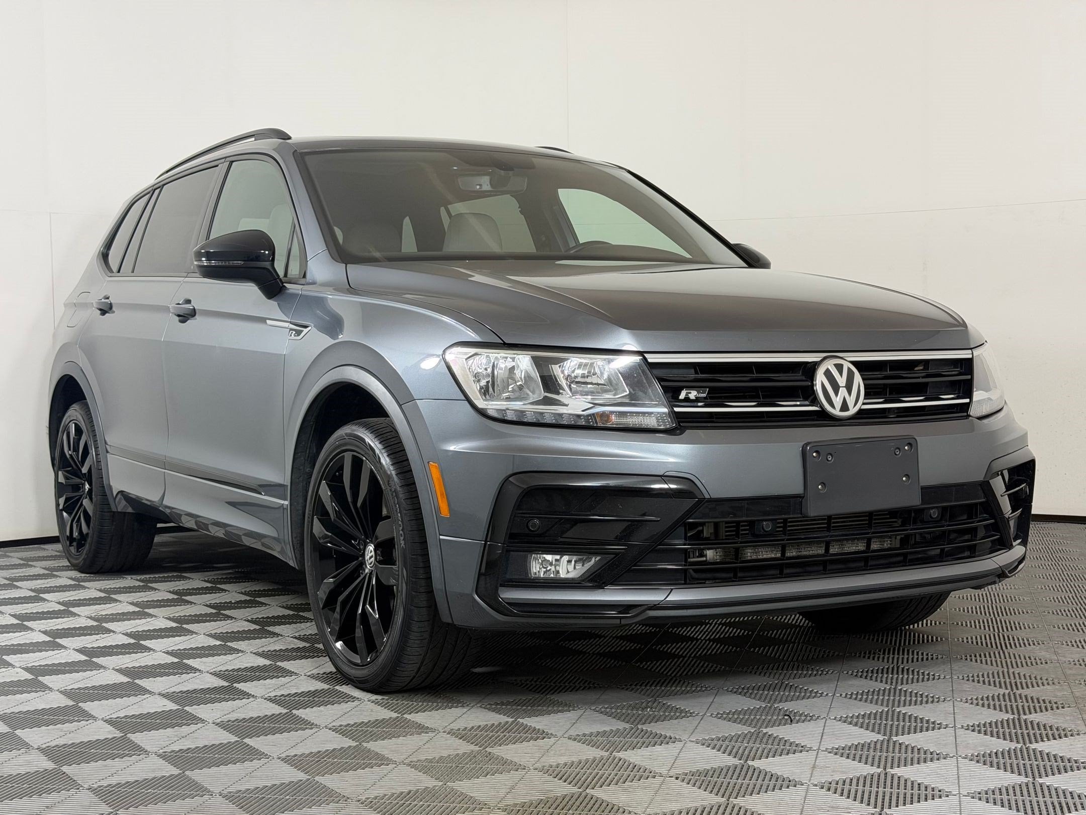 Tiguan SE R-Line Black SUV