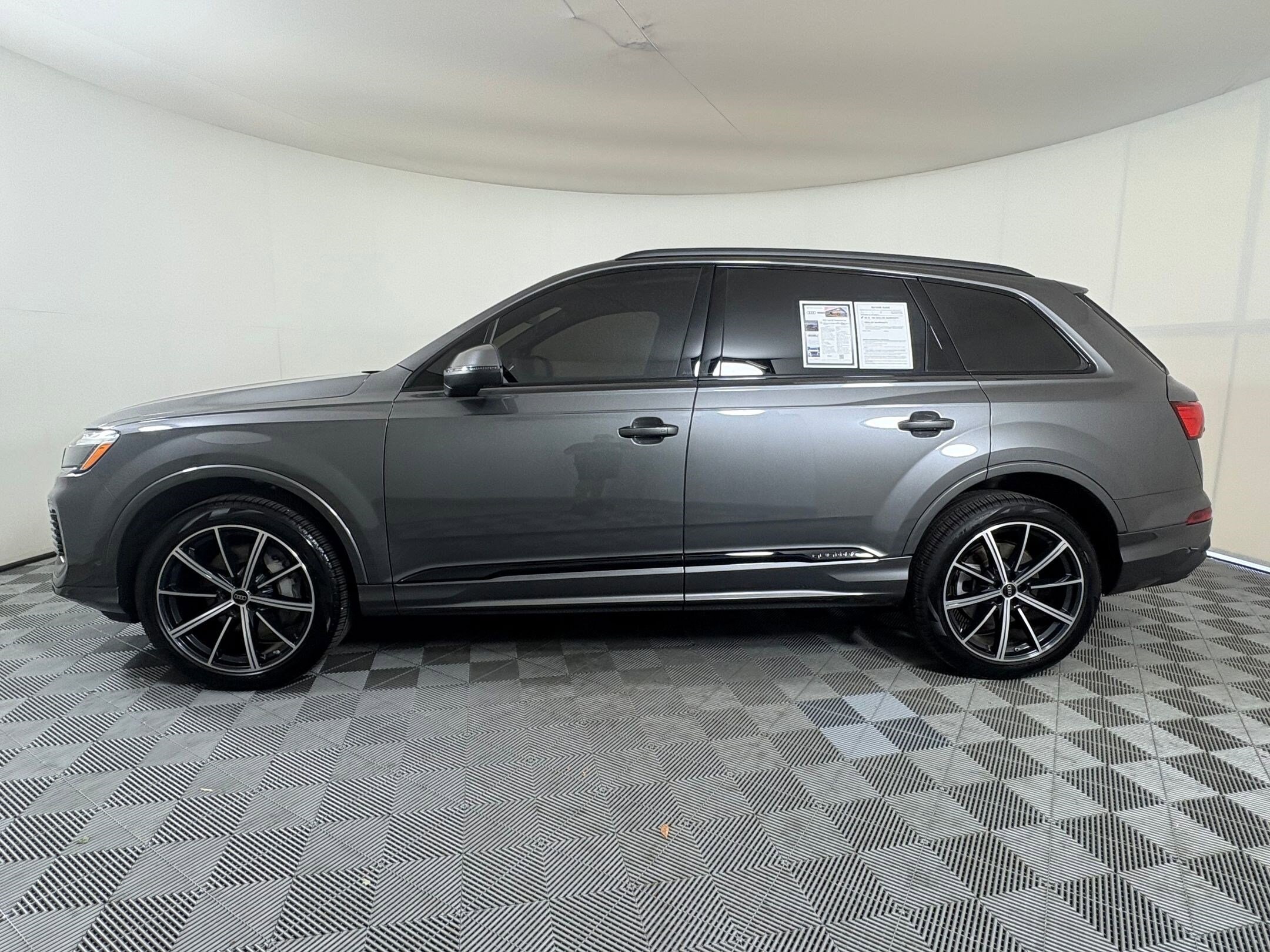 2025 Audi Q7 Premium Plus photo 2