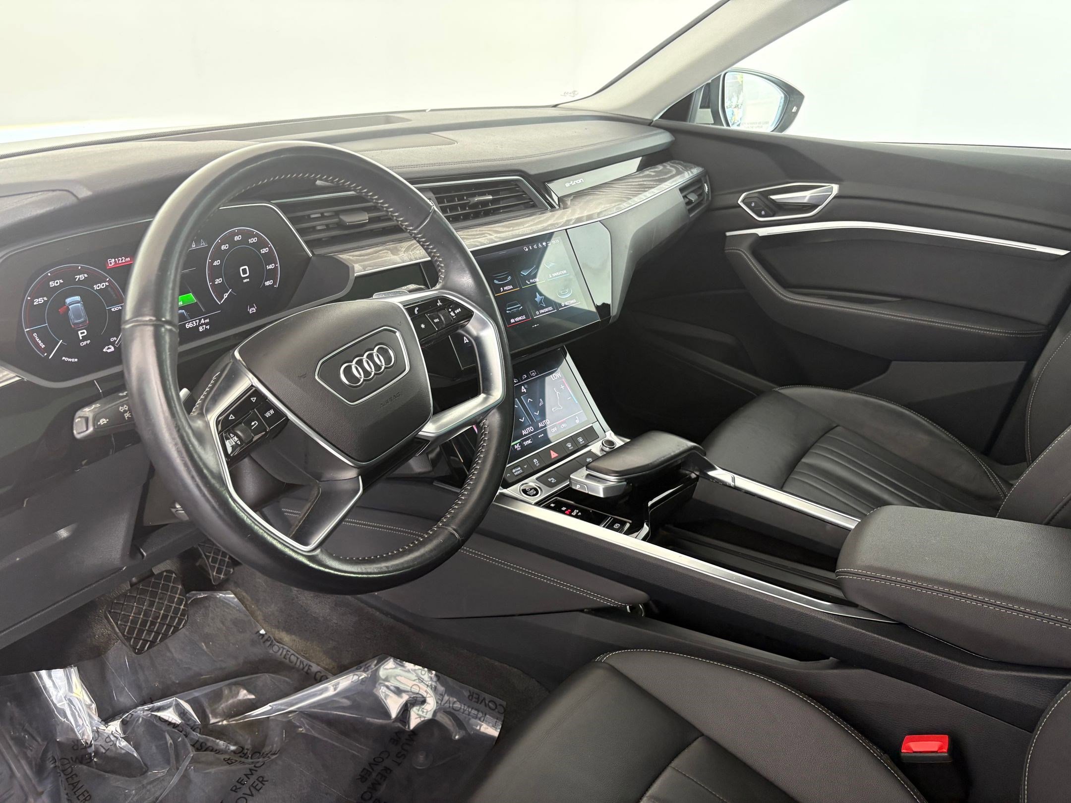 2021 Audi e-tron Premium photo 4