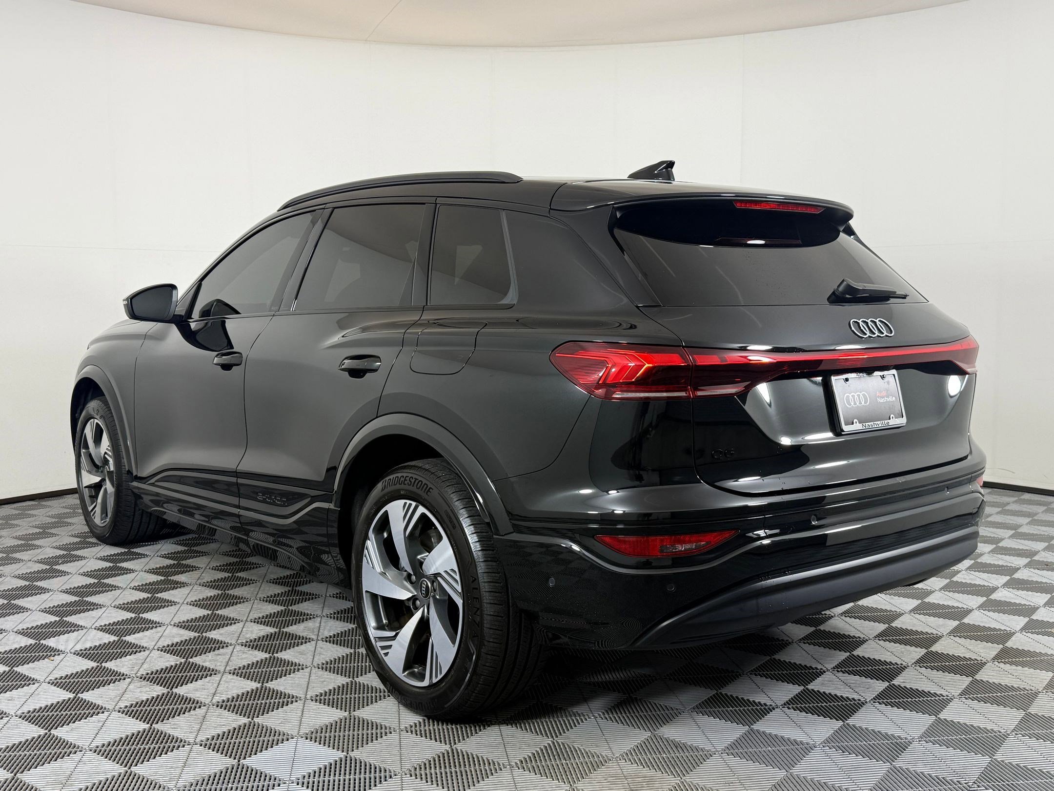 2025 Audi Q6 E-tron Premium Plus photo 2