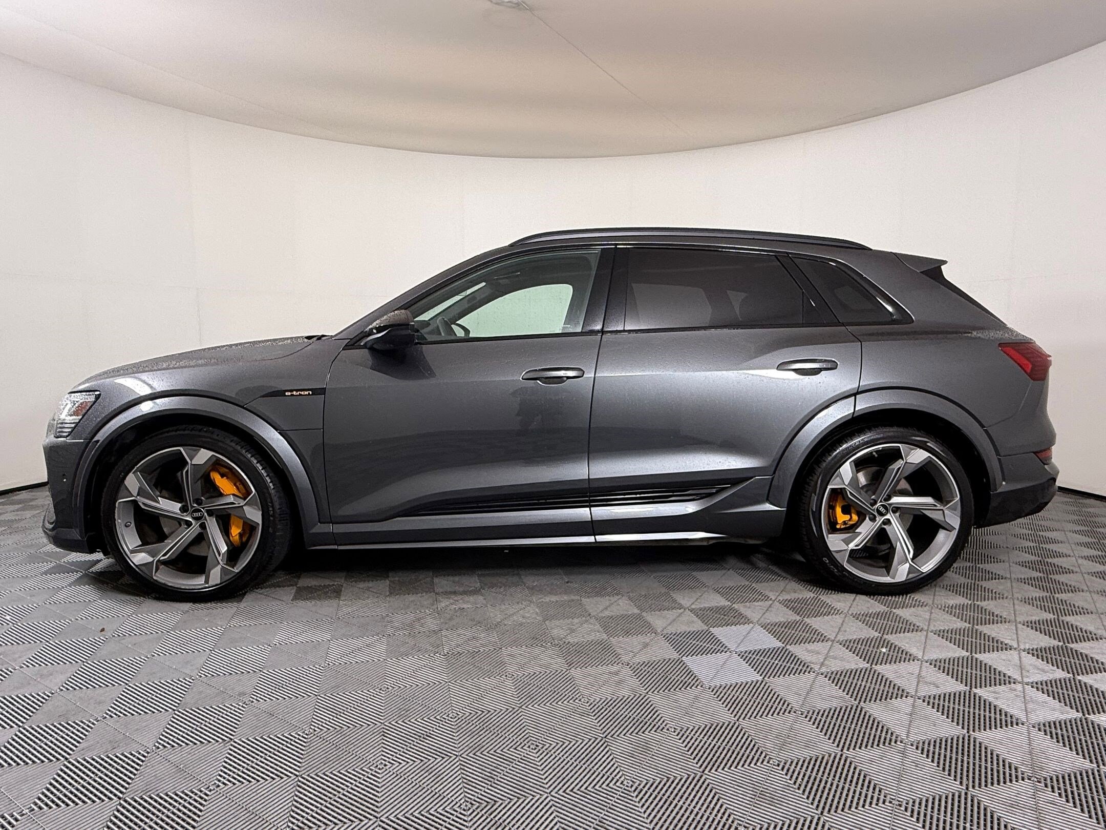 2022 Audi e-tron Prestige photo 2