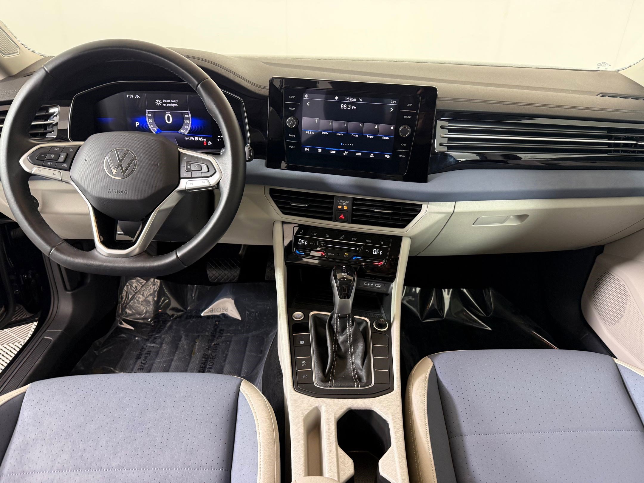 2025 Volkswagen Jetta SE photo 4