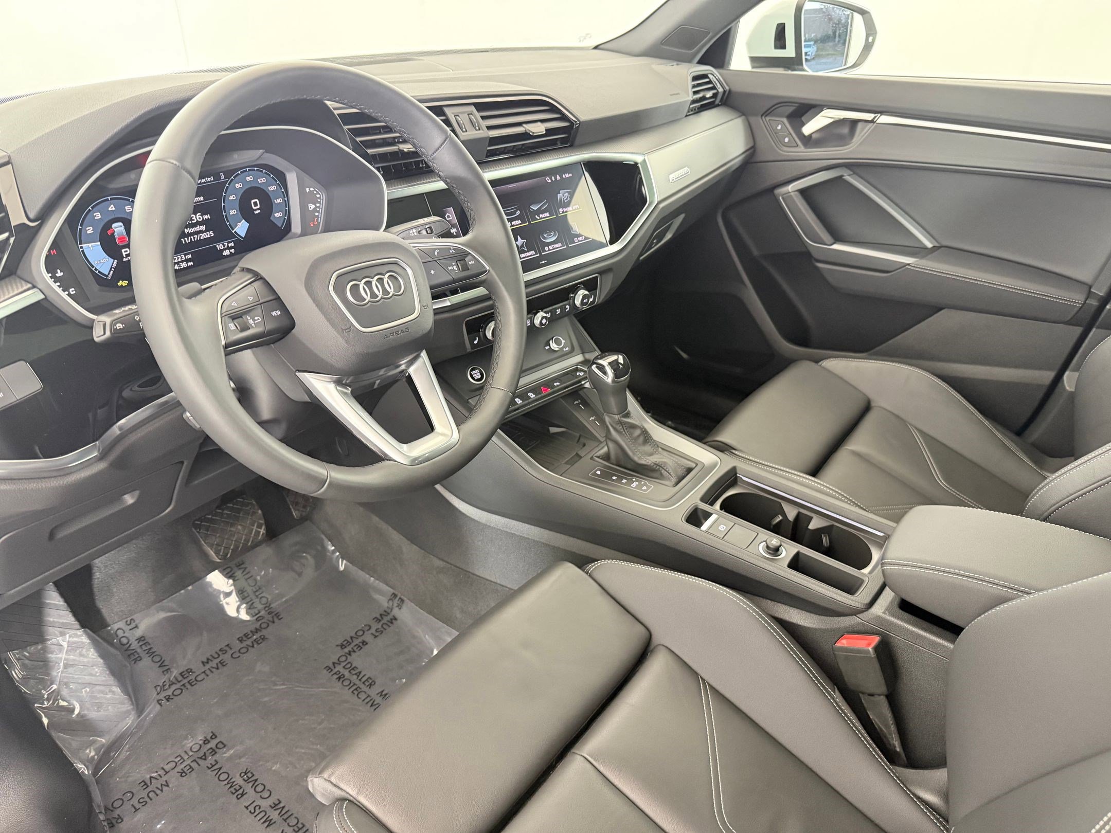 2025 Audi Q3 45 TFSI S line Premium photo 4