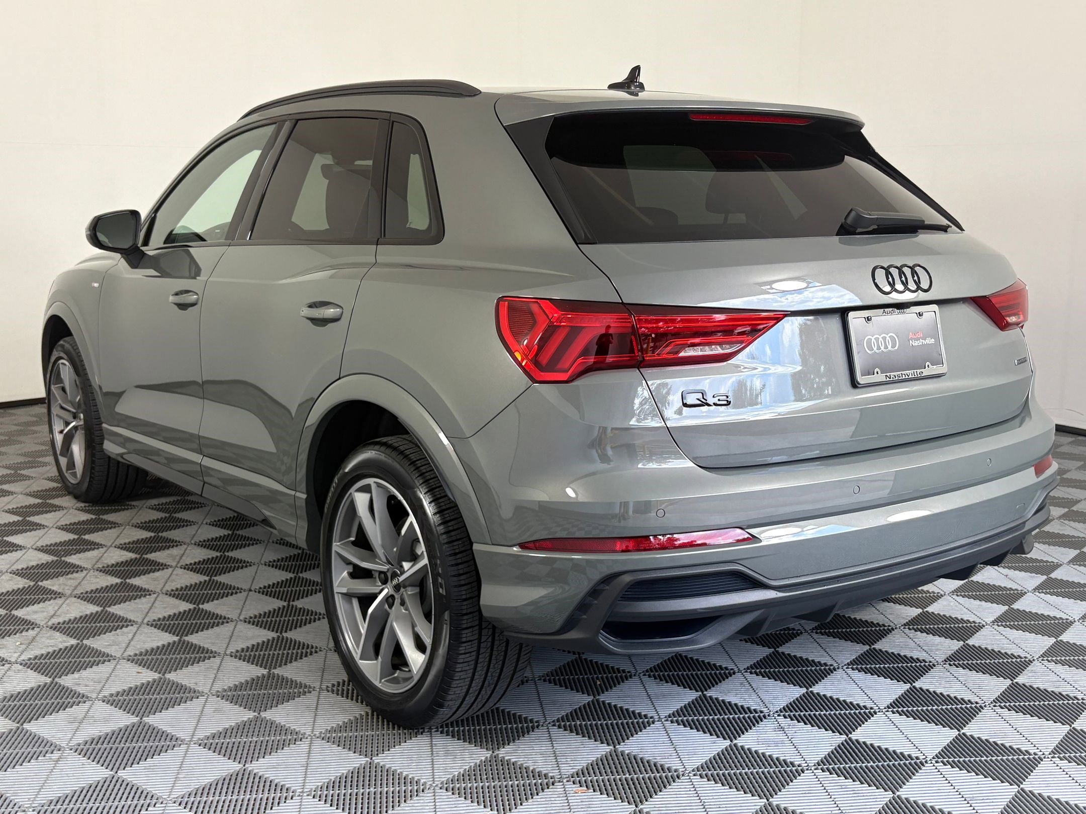 2025 Audi Q3 S line Premium photo 2