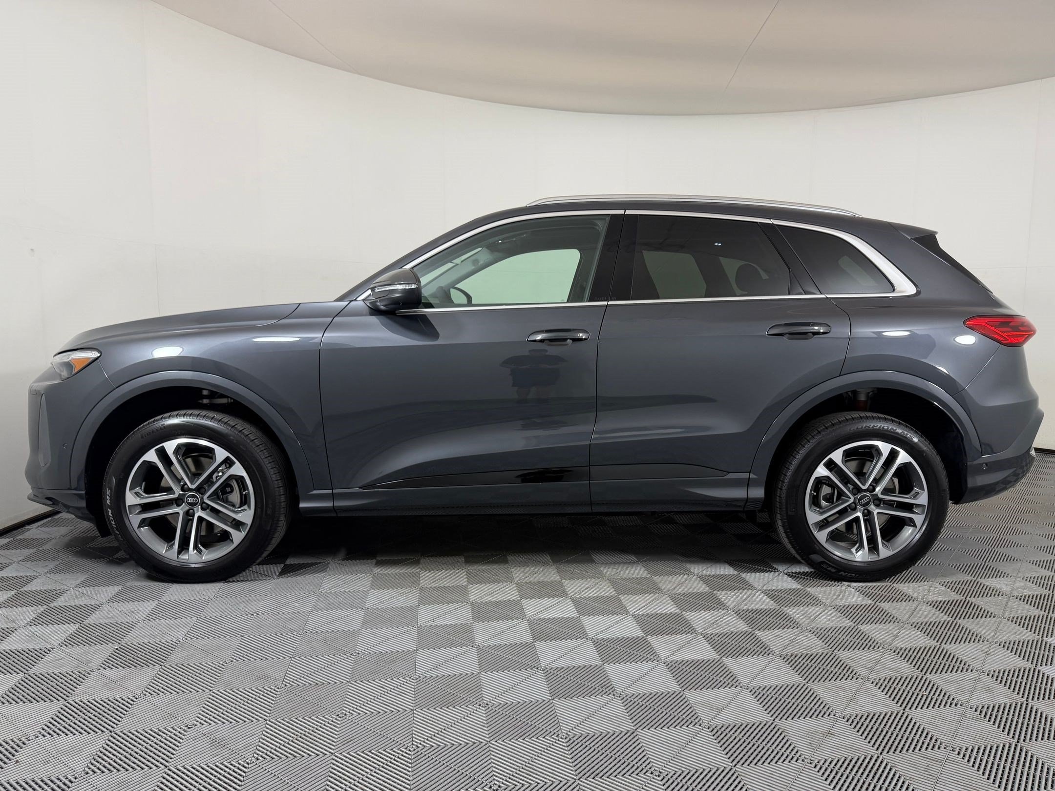 Q5 Premium Plus SUV