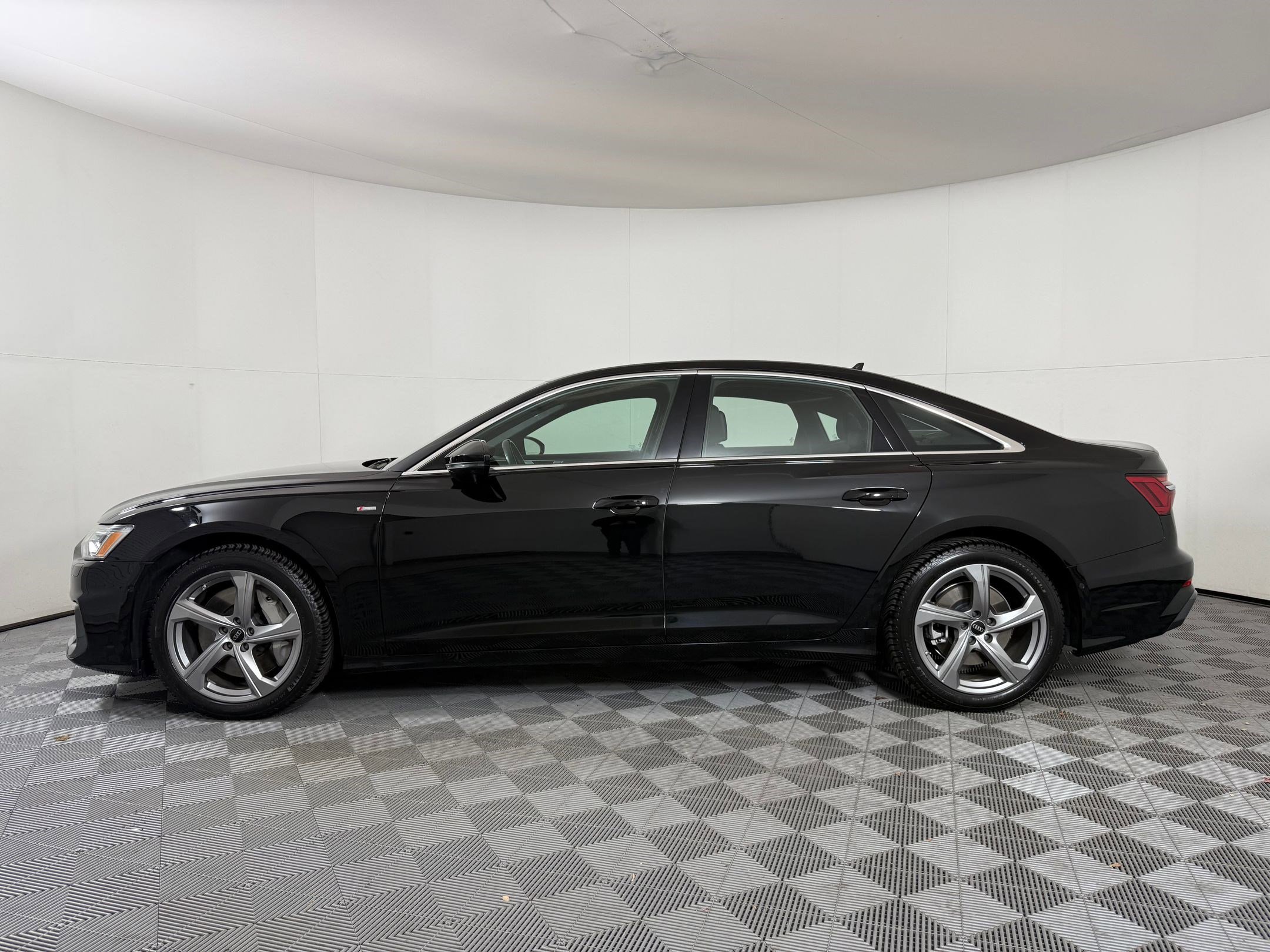 2024 Audi A6 Quattro Premium Plus photo 2