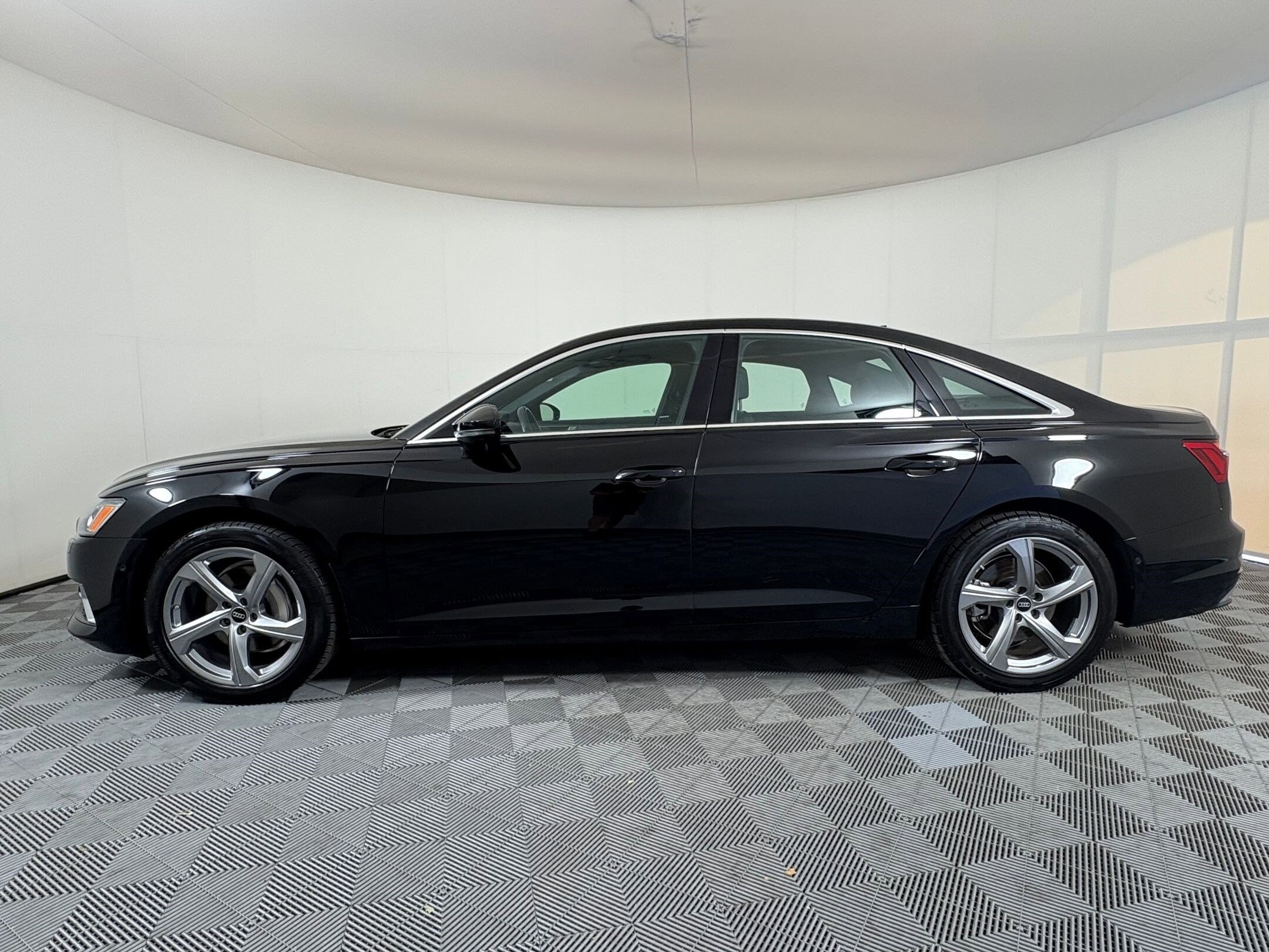 2024 Audi A6 Quattro Premium Plus photo 2