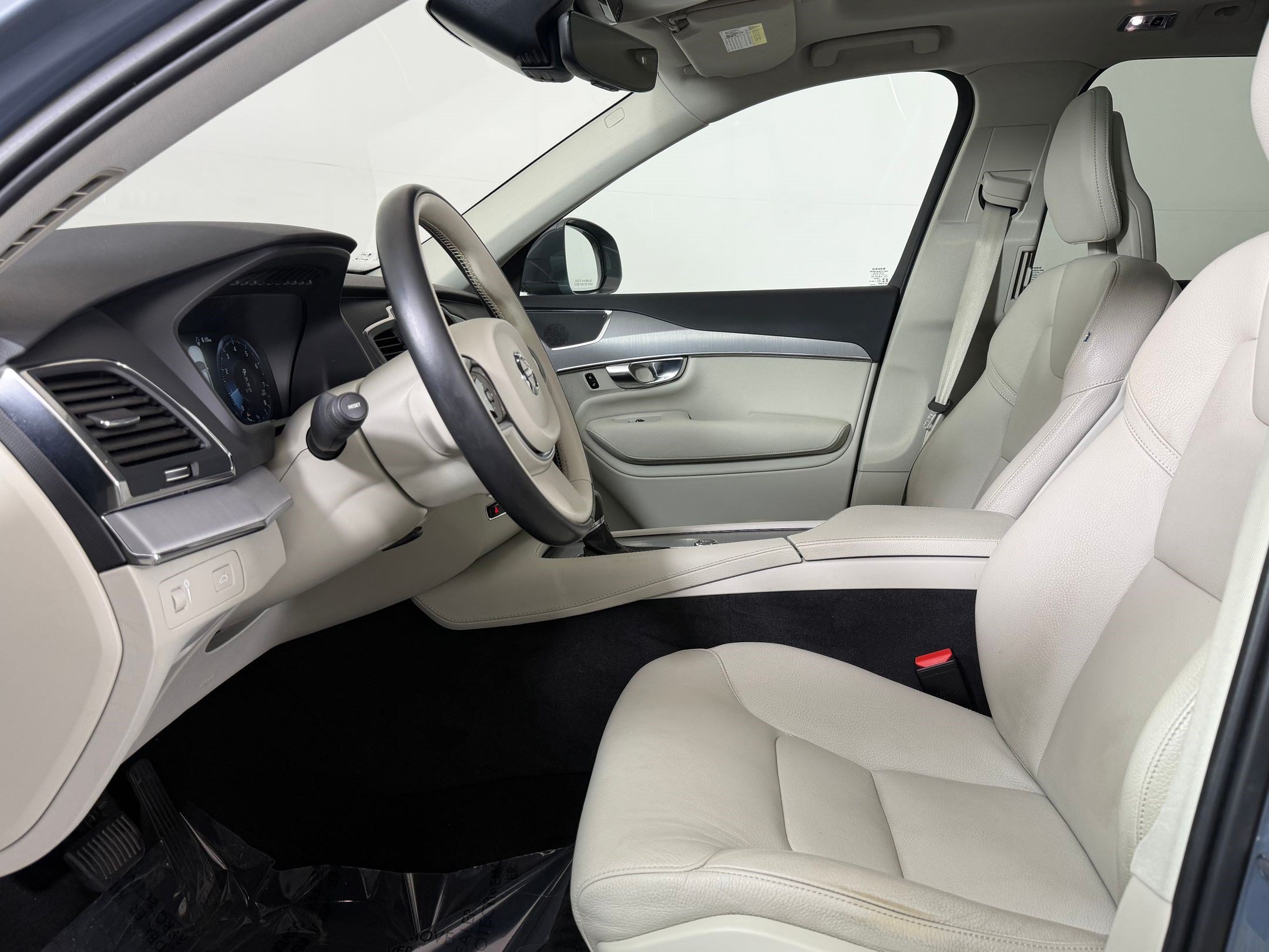 2021 Volvo XC90 Momentum SUV