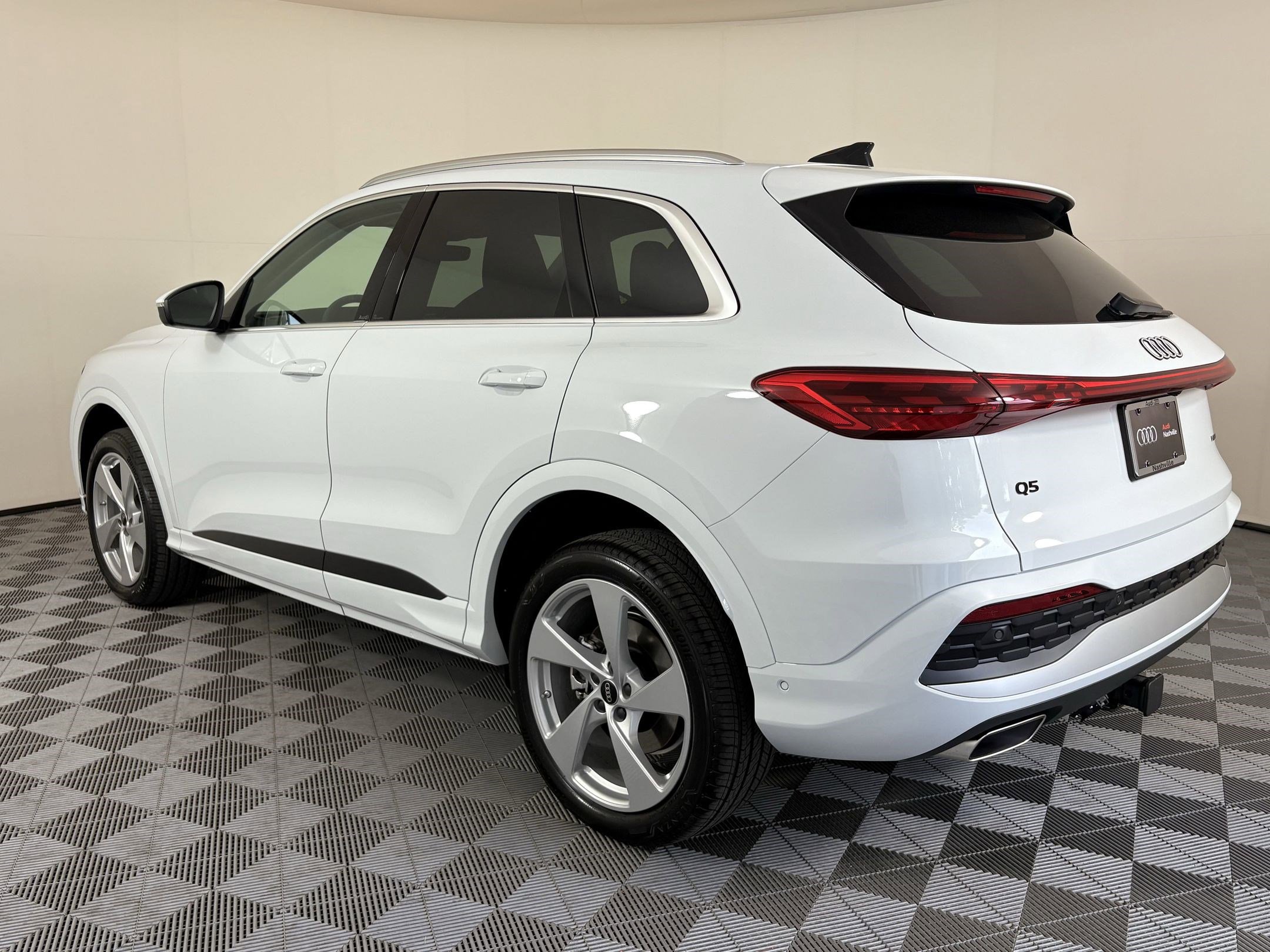 2025 Audi Q5 2.0T Premium Plus photo 3