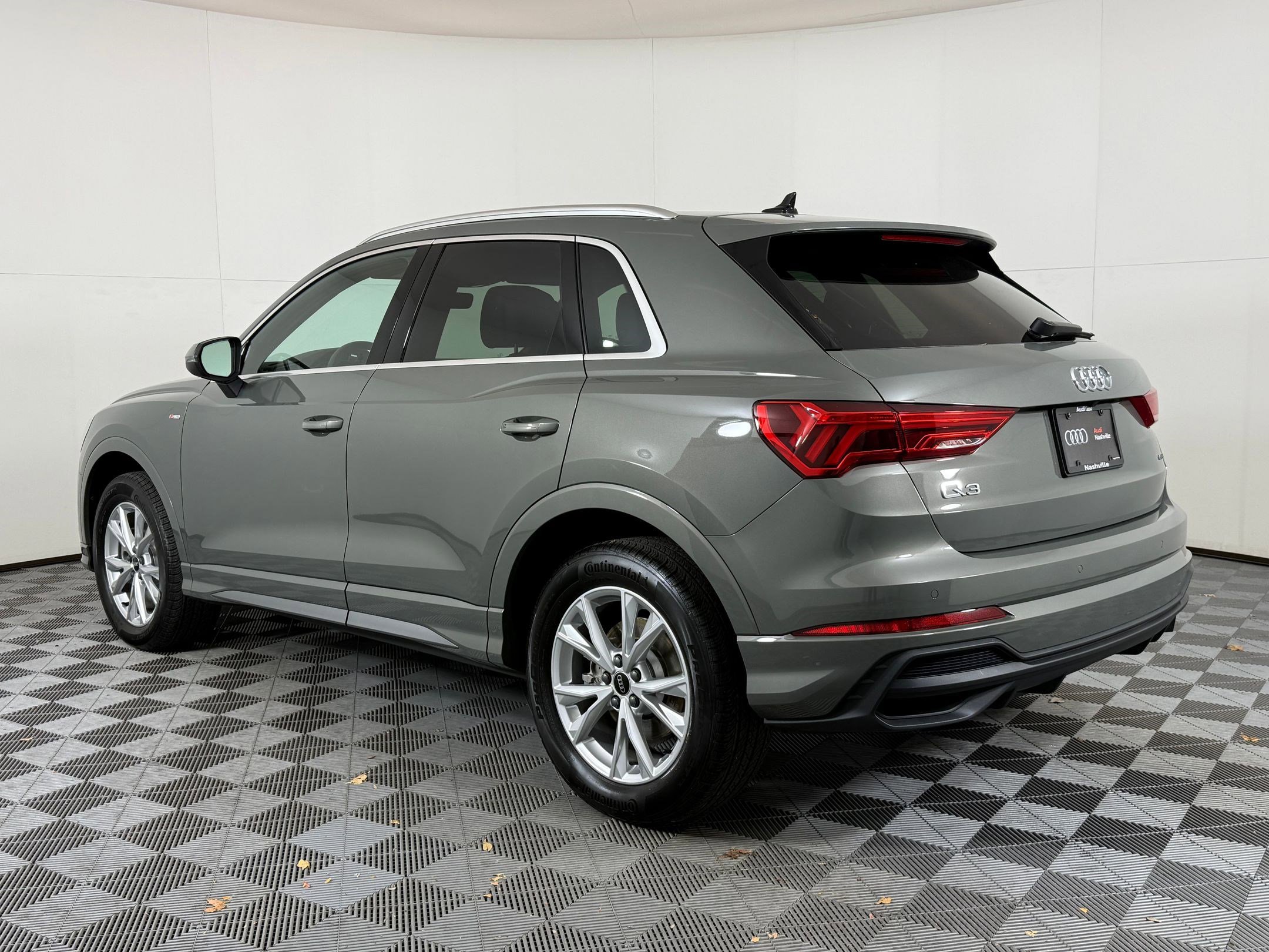 2025 Audi Q3 S line Premium photo 3