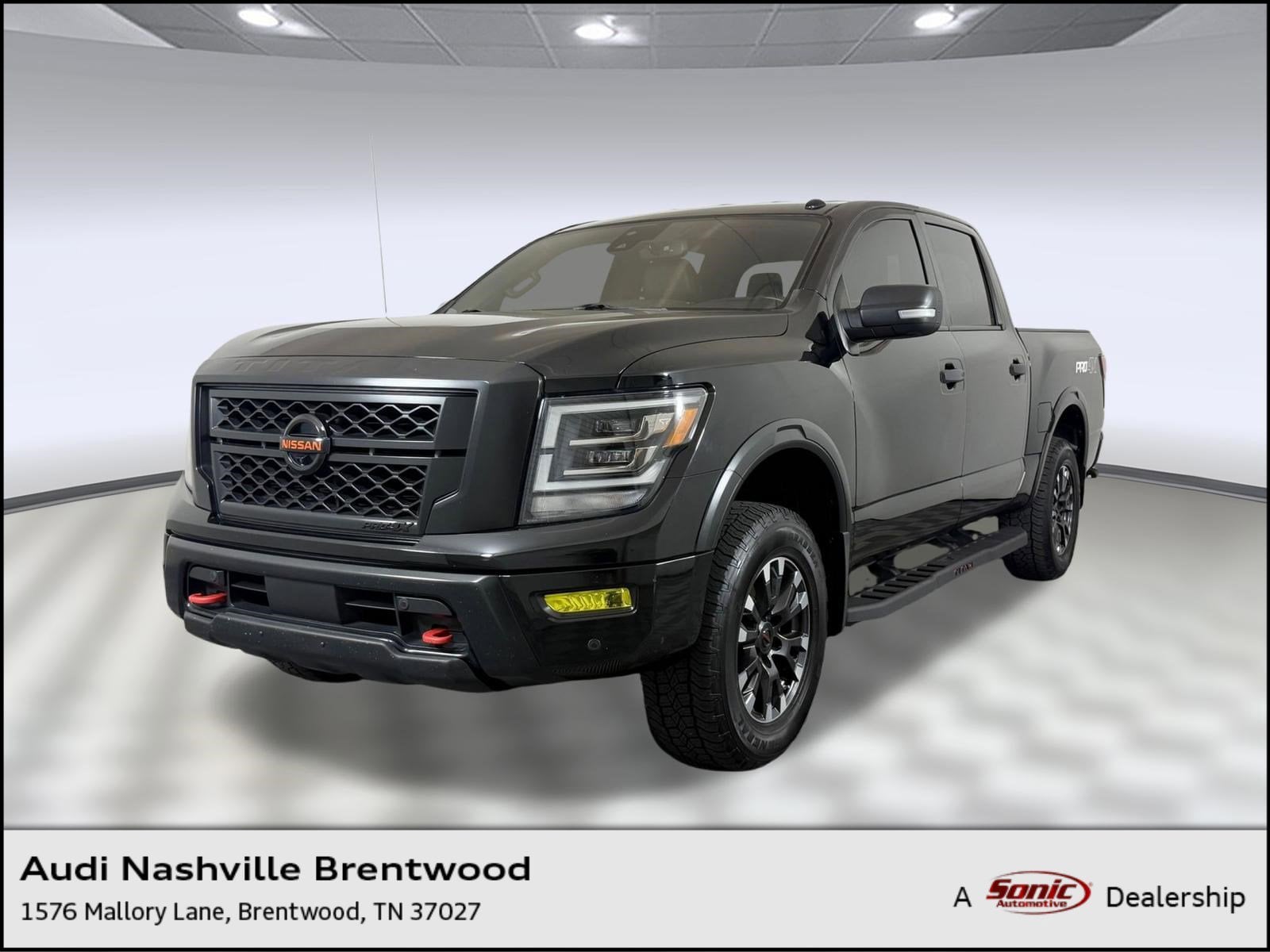 Titan PRO-4X Truck Crew Cab