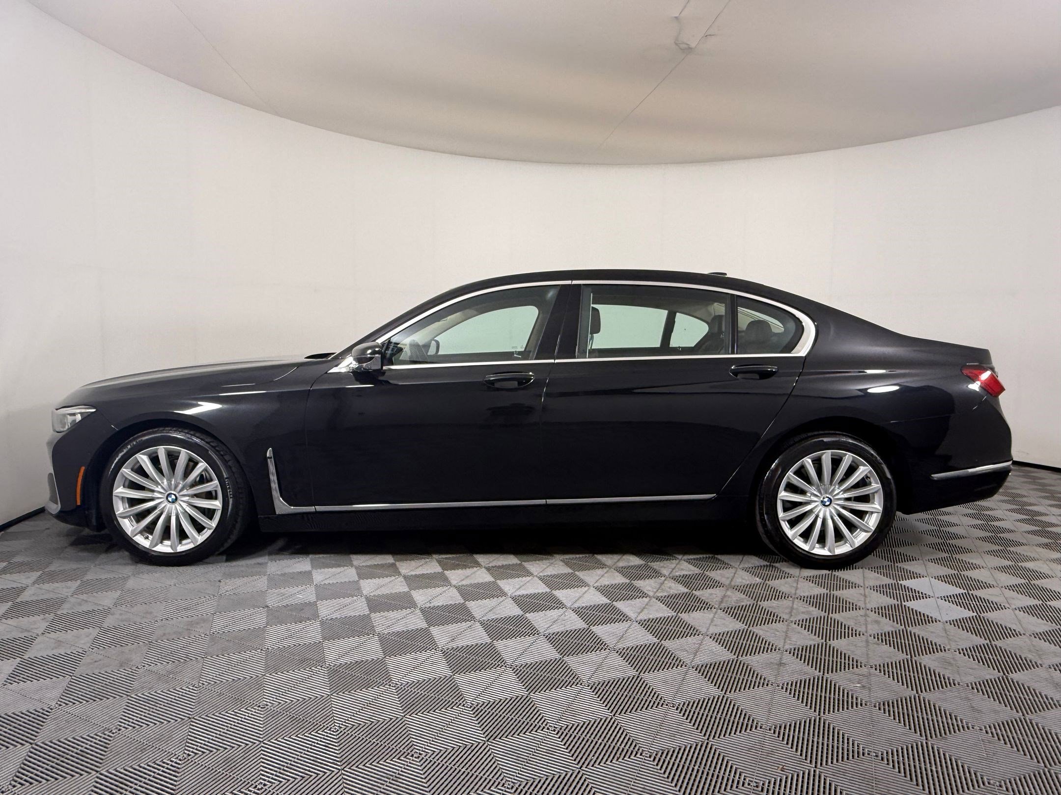 2020 Bmw 740i xDrive Sedan photo 2
