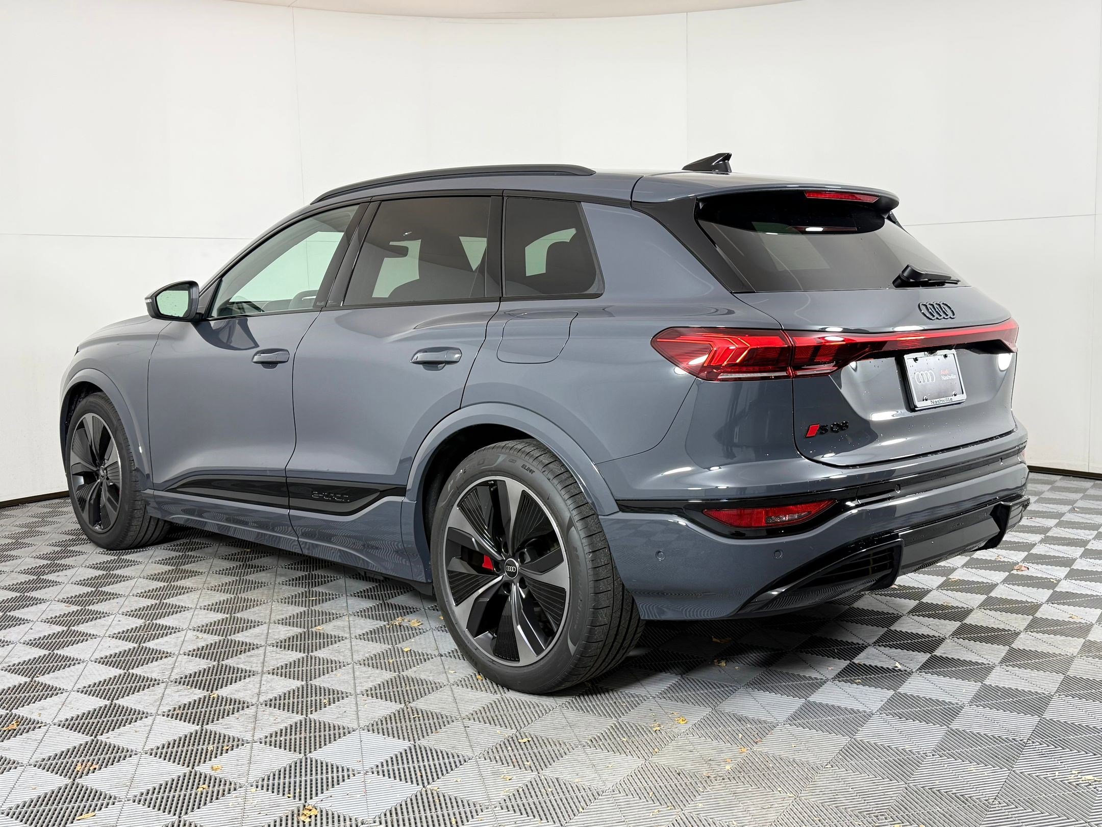 2025 Audi SQ6 photo 3