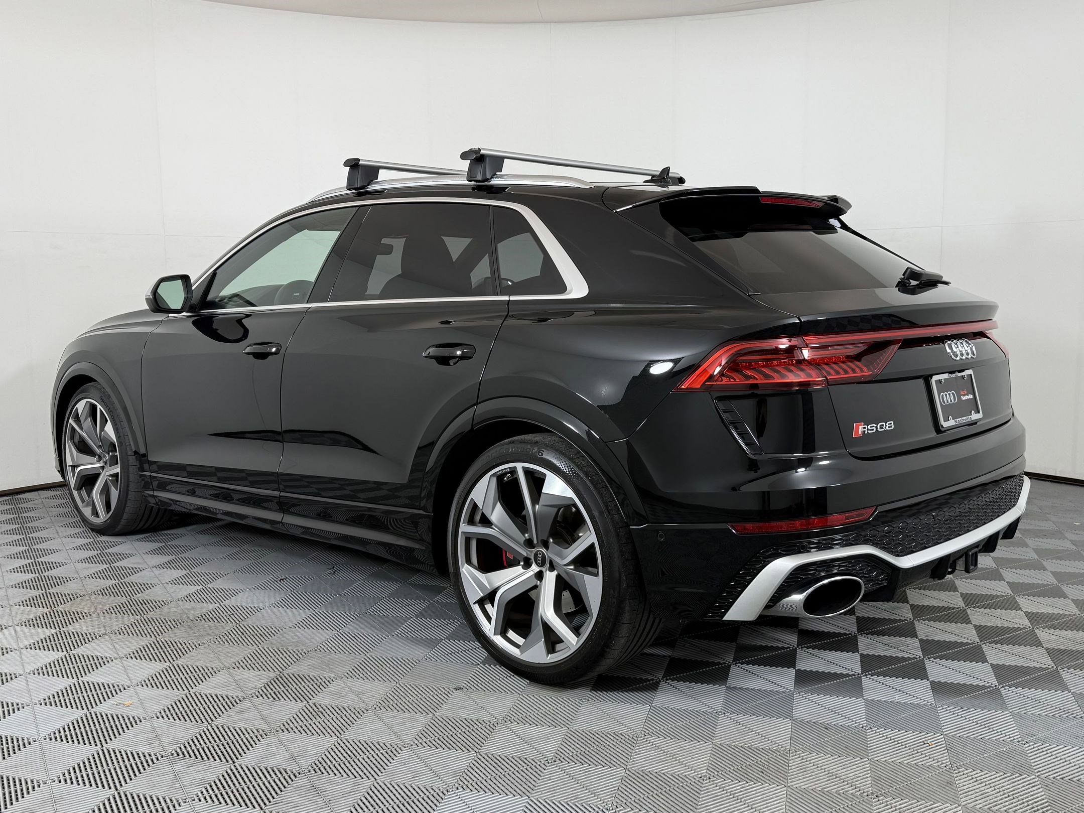 2023 Audi RS Q8 photo 2