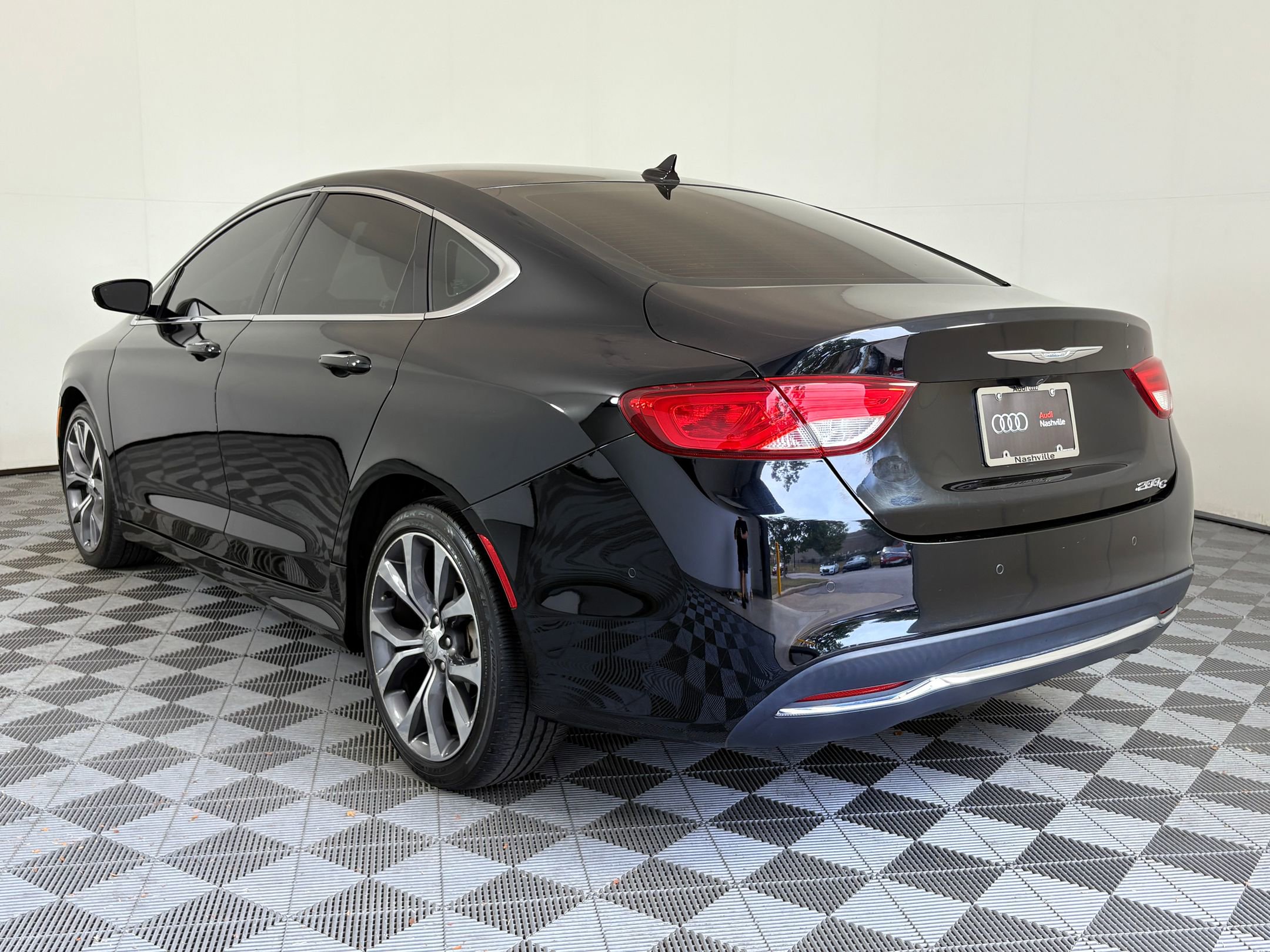 2016 Chrysler 200 C photo 3