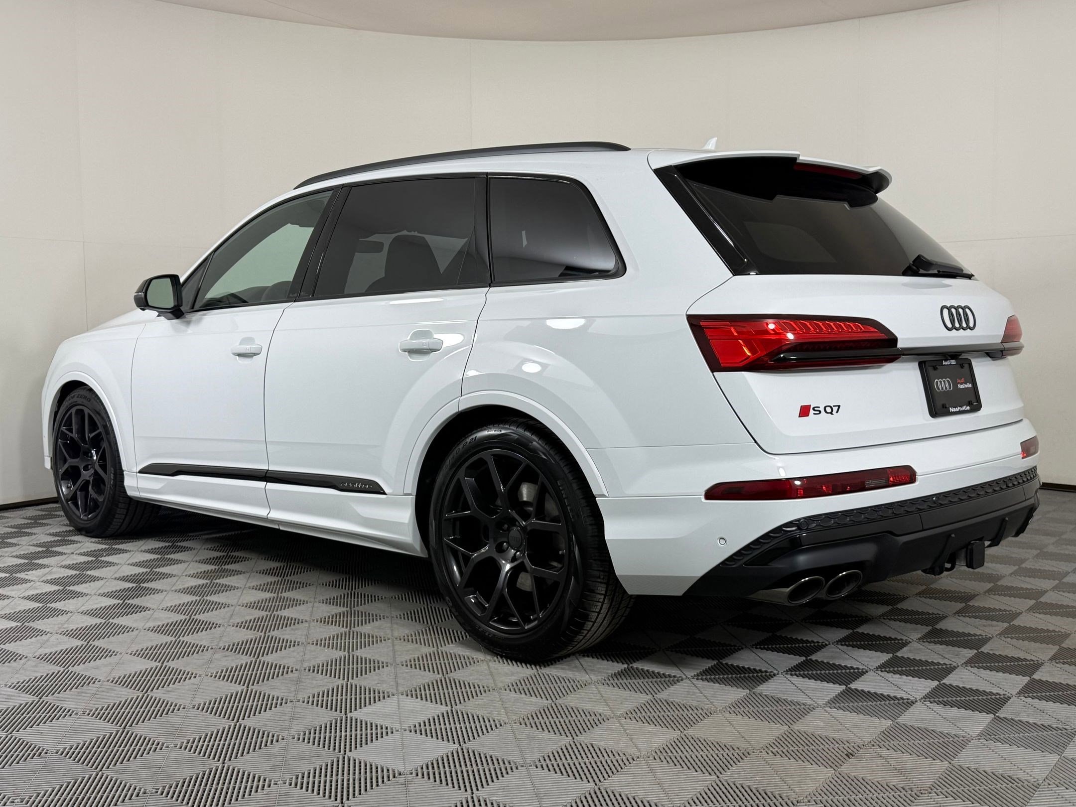 SQ7 Premium Plus SUV