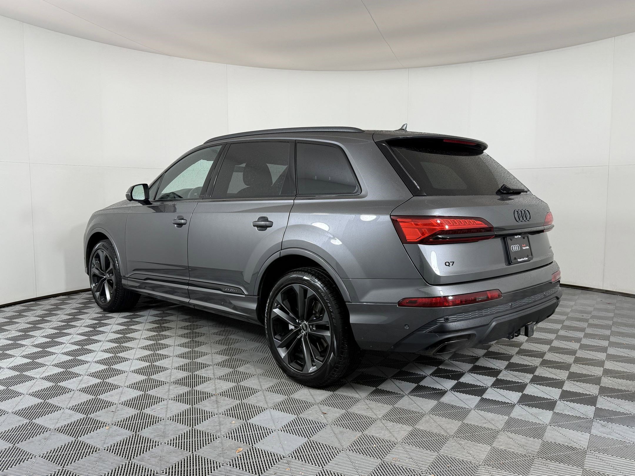 2025 Audi Q7 55 Premium Plus photo 3