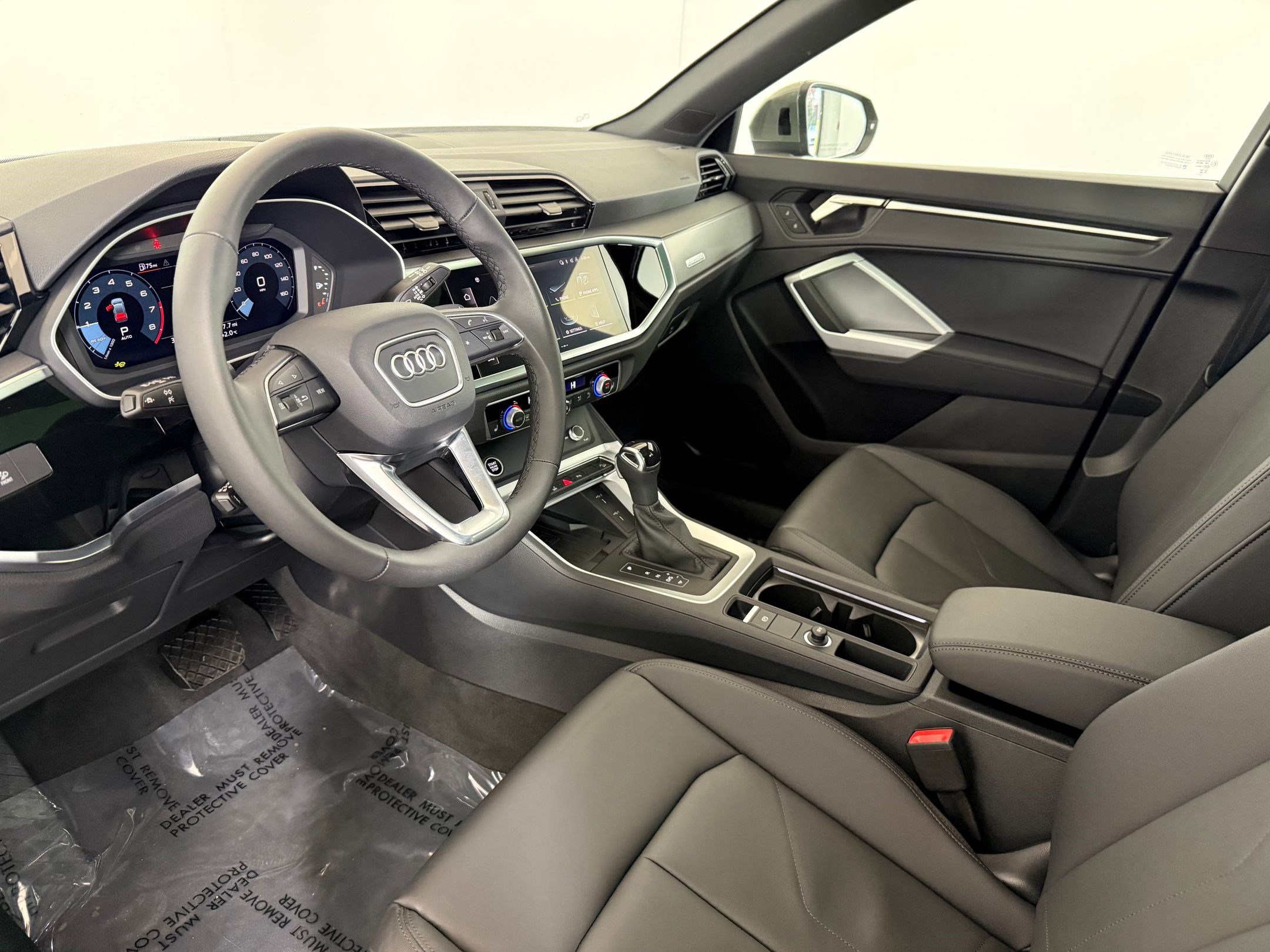 2025 Audi Q3 S line Premium photo 4