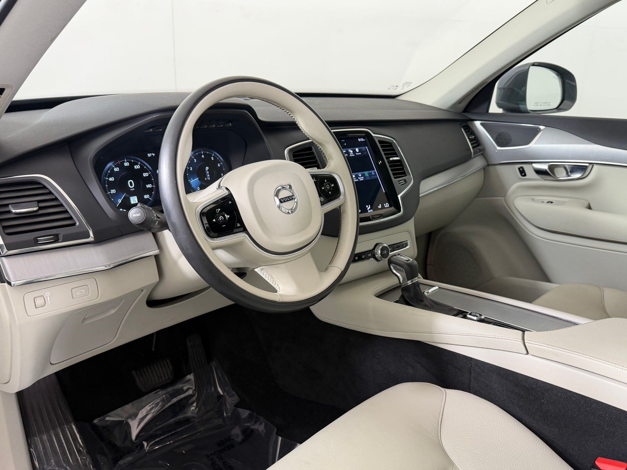 2021 Volvo XC90 Momentum SUV